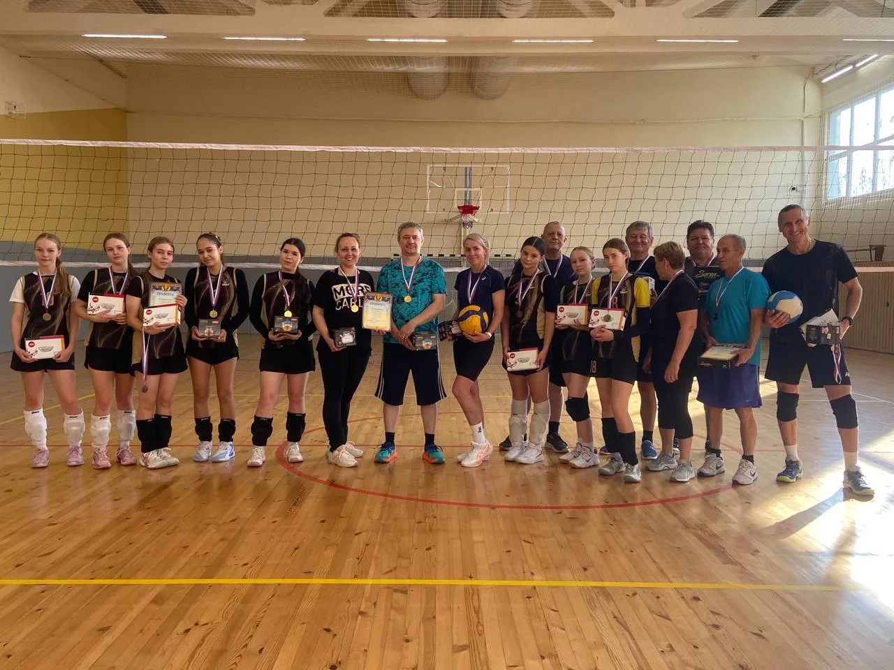 🏐 Команда «Драйв» выиграла турнир «Связь поколений» в спортивной школе «Олимп»