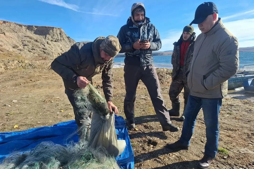 Почти 40 квадратных километров Братского водохранилища очистят в Приангарье до ноября.