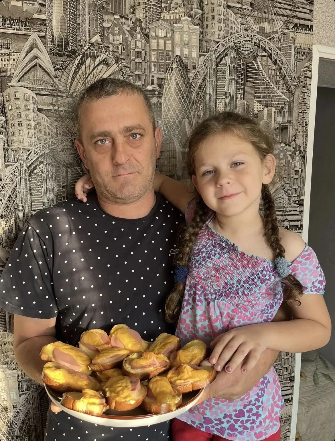 📸 В школьной фото-акции «Обнимая папу» принимает участие  Фоляк София👨‍👧