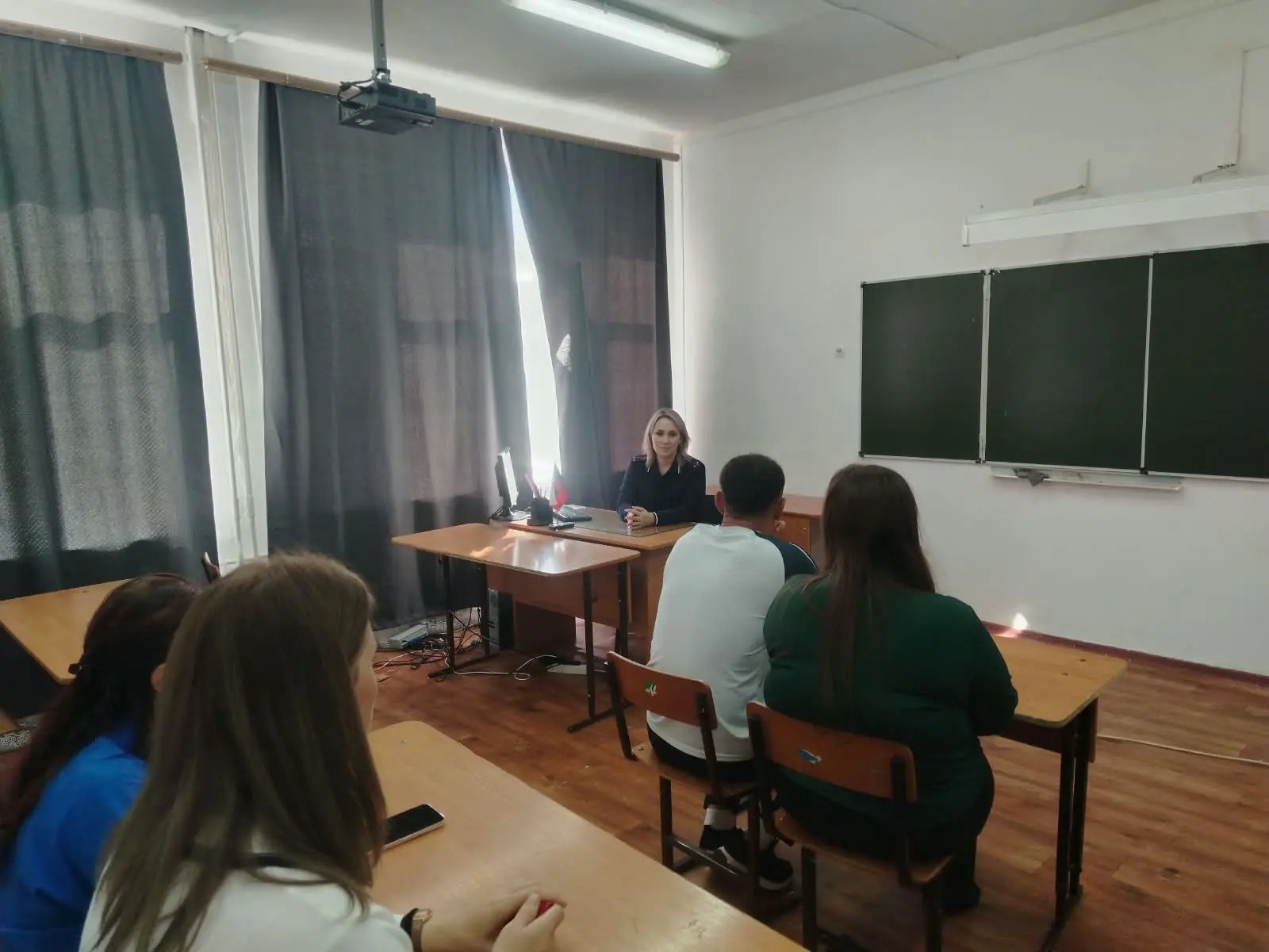 В школе состоялась встреча педагогического коллектива с сотрудником (ОДН Отдела МВД Рос...