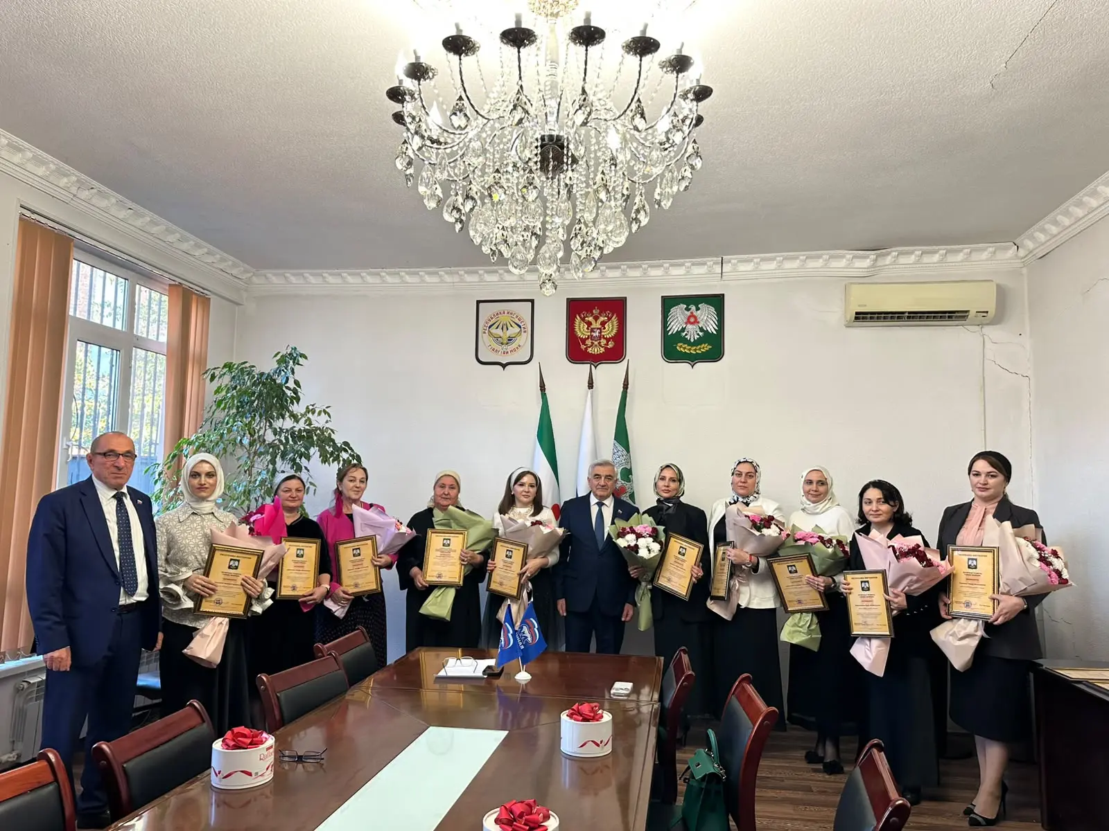 📚В Назрани поздравили руководителей городских школ с Днём учителя