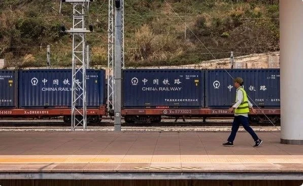 🇨🇳🇷🇺Китай запустил новый железнодорожный грузовой маршрут из Уханя в Ульяновск в ра...
