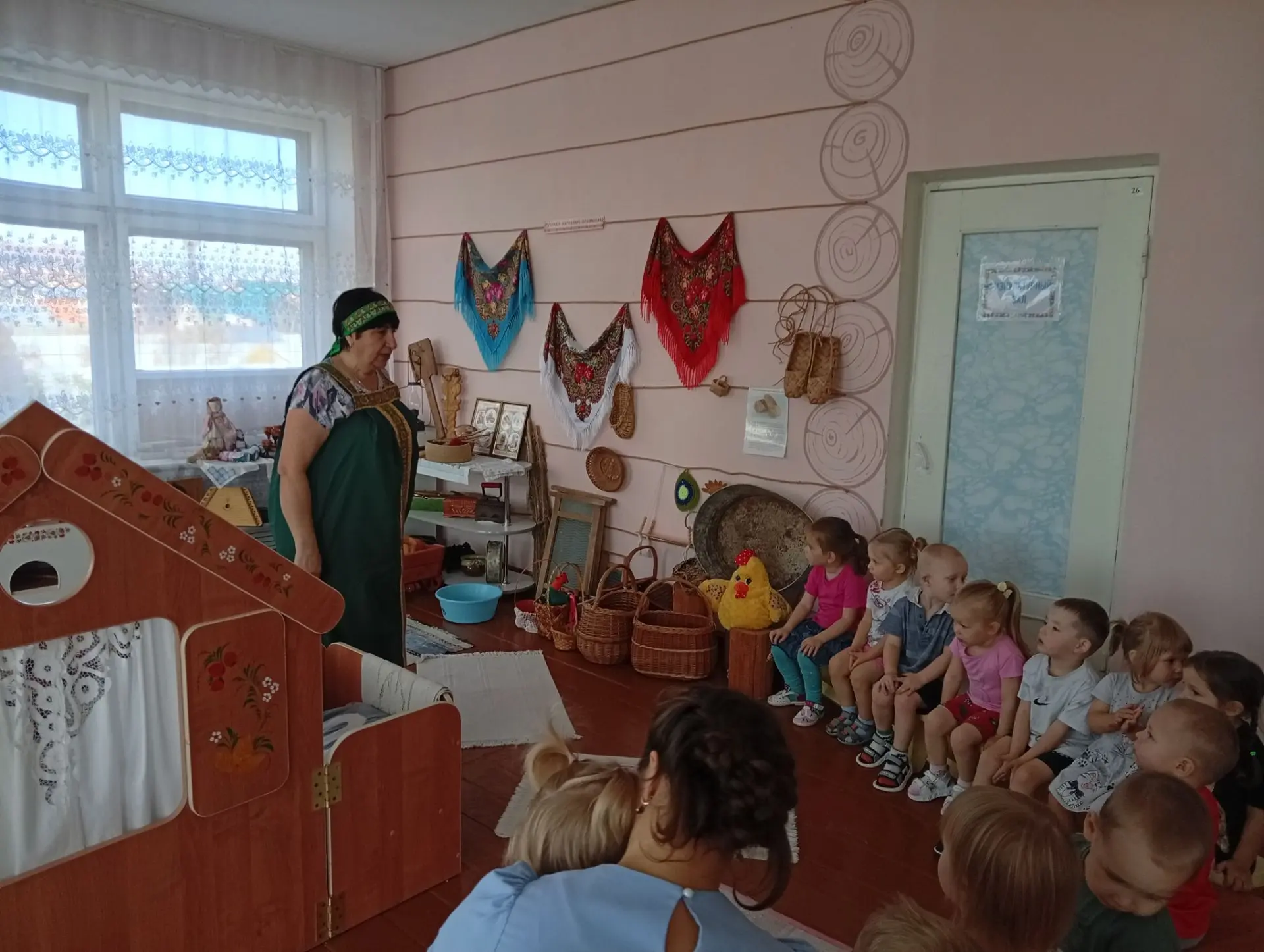 Сегодня наши малыши из первой младшей группы "Капелька" совершили увлекательную экскурс...