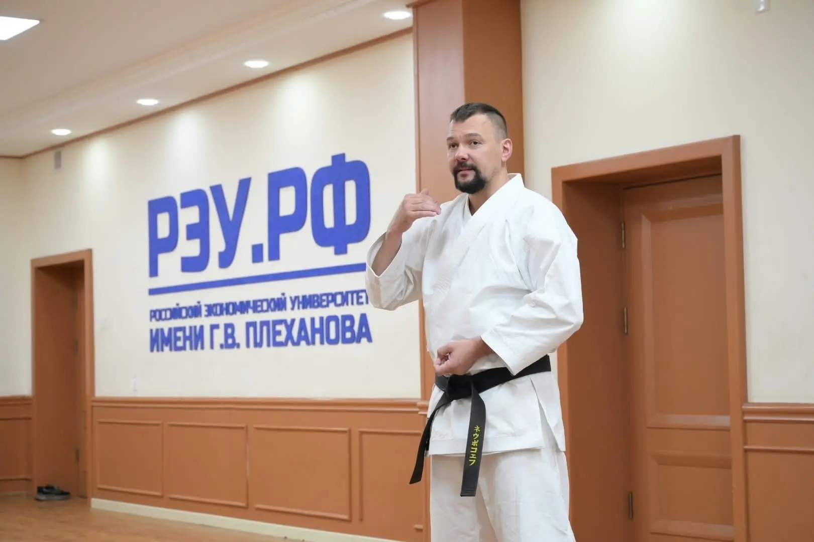 Мастер-класс по всестилевому каратэ и самообороне для монгольских школьников и студенто...