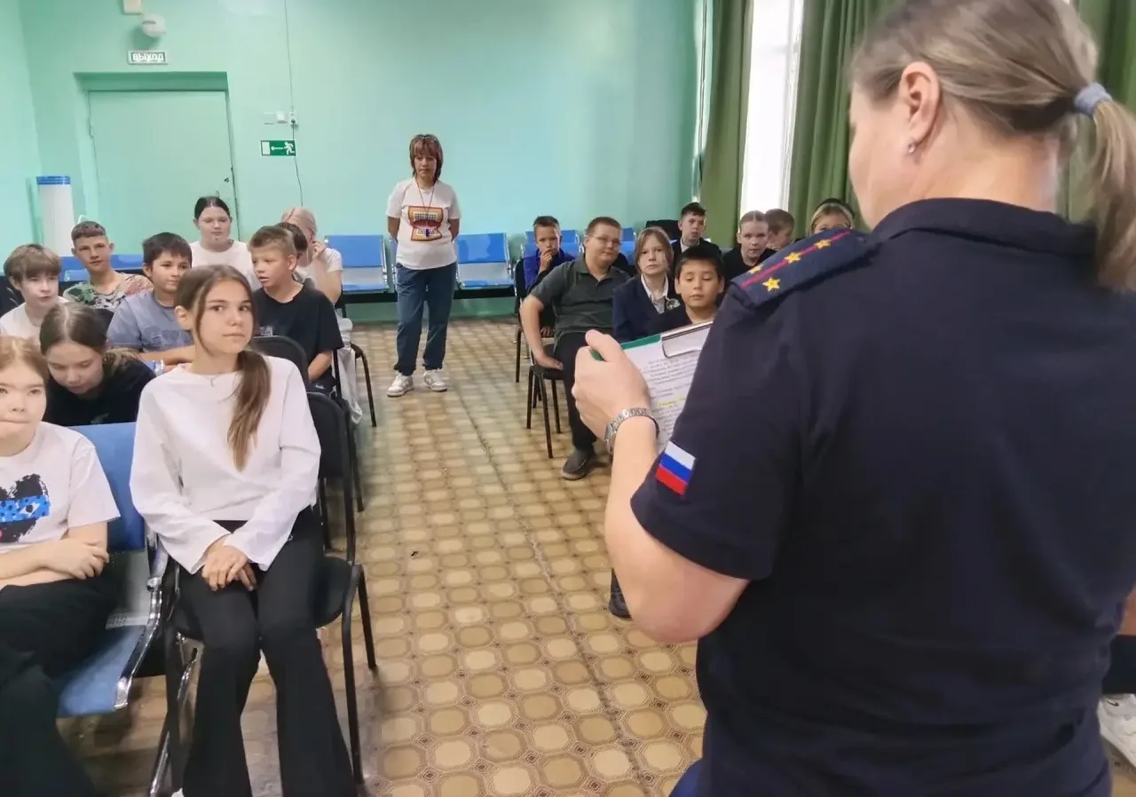 🎉 Месячник правовых знаний: еще одна важная встреча для наших школьников! 🎉