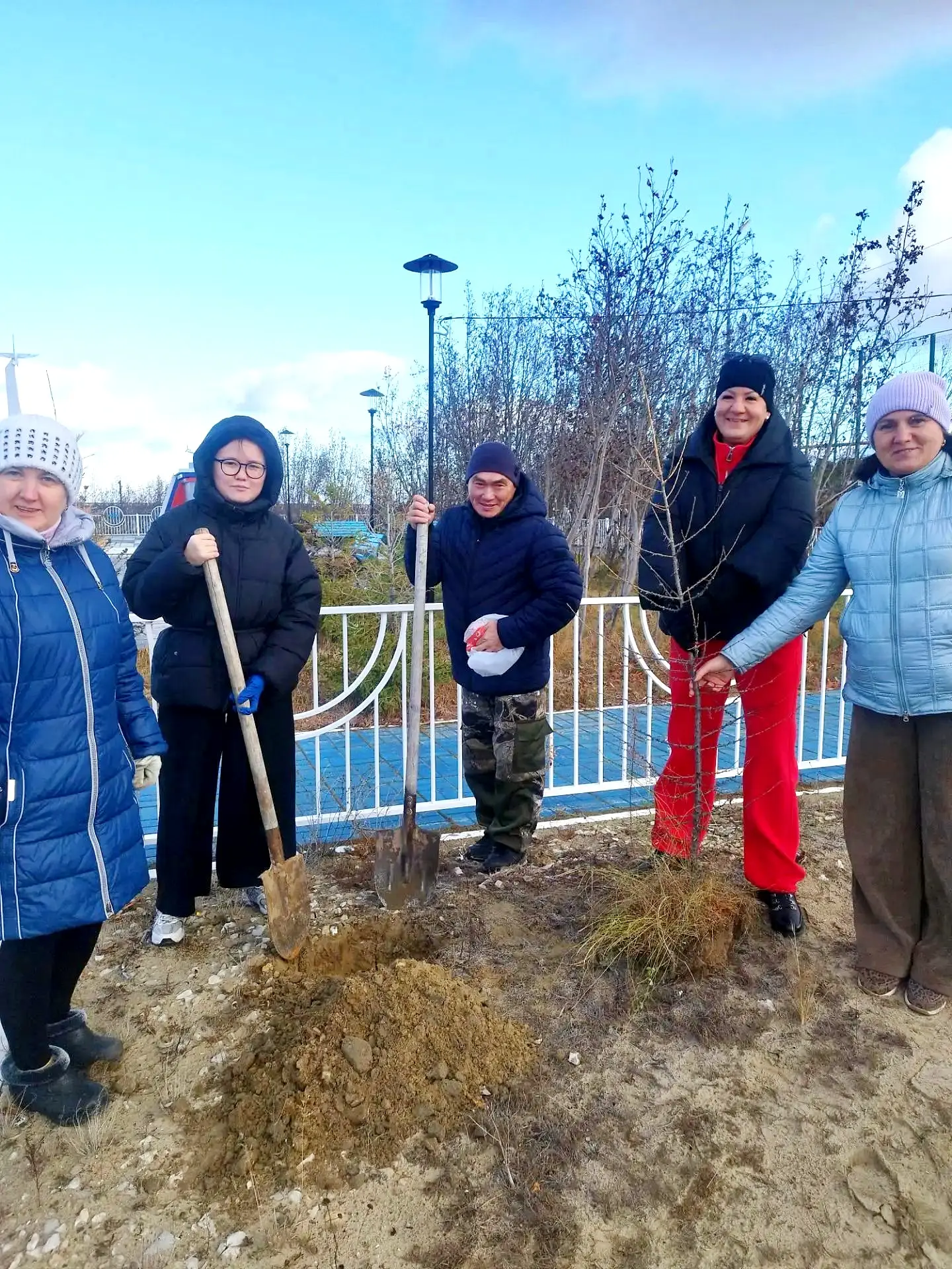 🌲 Для сотрудников детских садов "Теремок" и "Солнышко" участие в субботниках – стало д...
