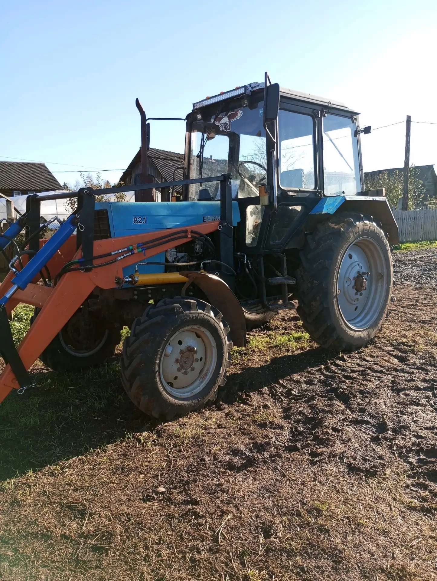 ПРОДАМ ТРАКТОР МТЗ 82.1 2003 ГОД ВЫПУСКА С КУНОМ + КОВШ.