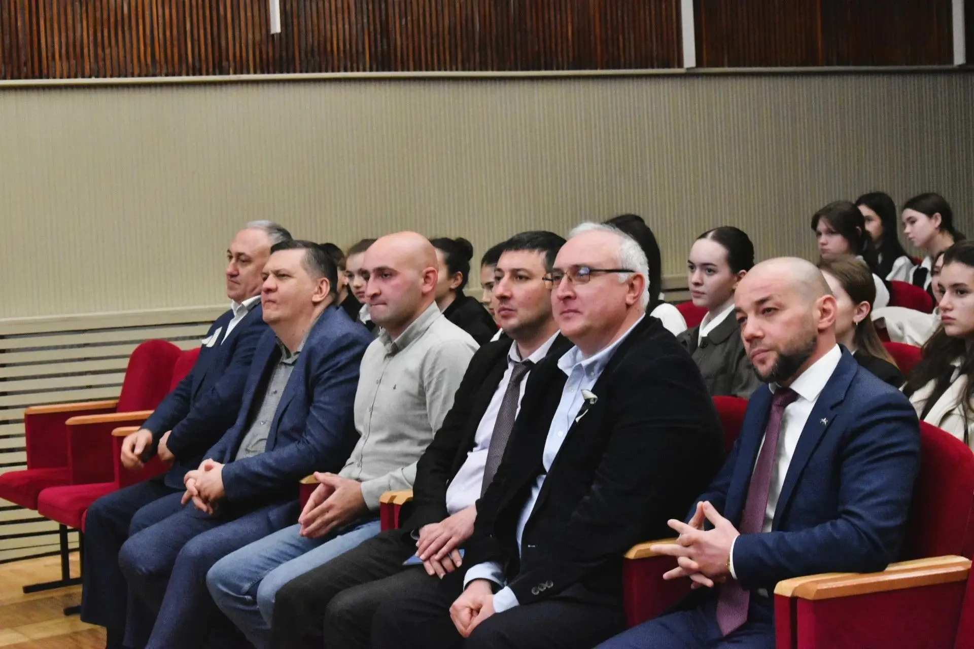 В Республиканском дворце детского творчества прошёл фестиваль «Битва за Кавказ: грани и...