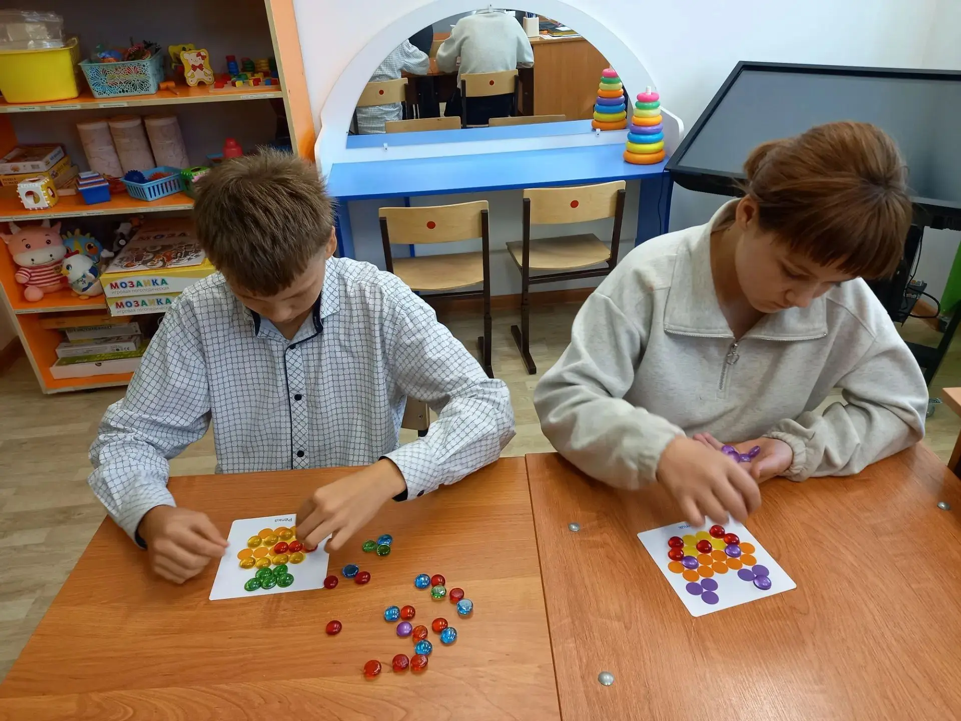 🧩 В нашей школе на логопедических занятиях ребята играют в весёлую игру — «Мозаика из ...