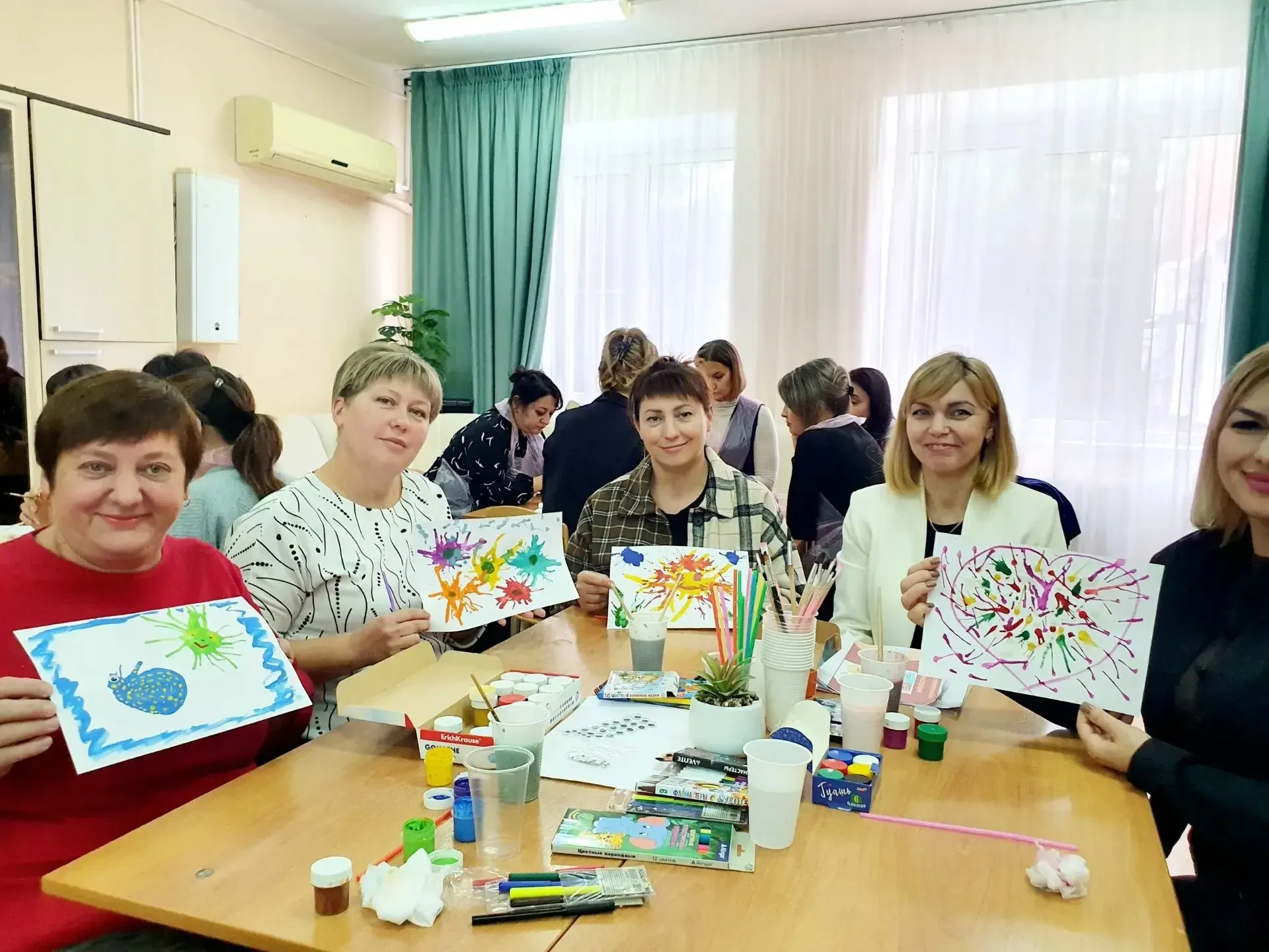 От тревоги к творчеству: педагоги социально‑реабилитационного центра осваивают методы а...