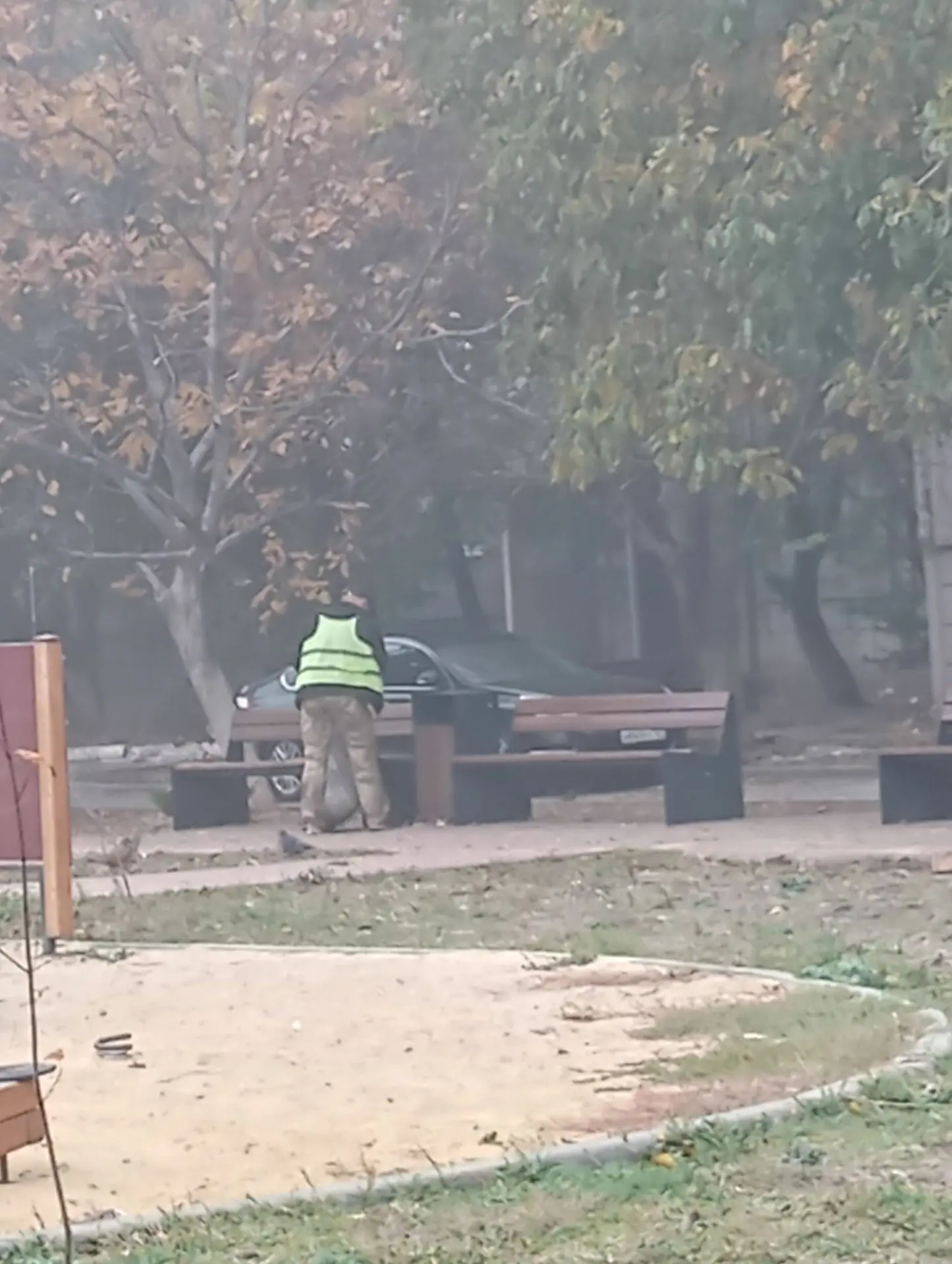 Уборка случайного мусора, уборка урн на детской площадке и спортивной площадке на кв. Т...