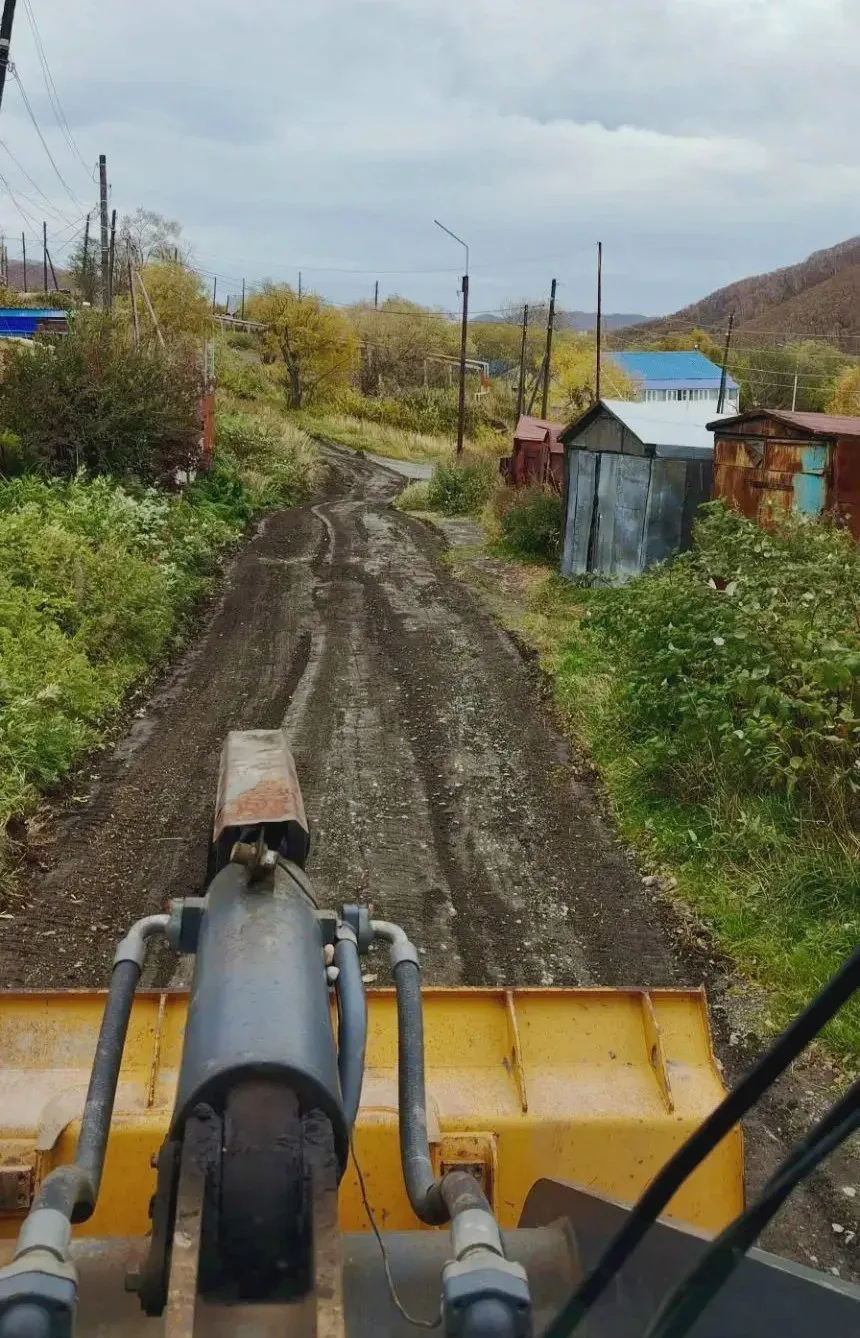 В городе продолжают уборку территорий