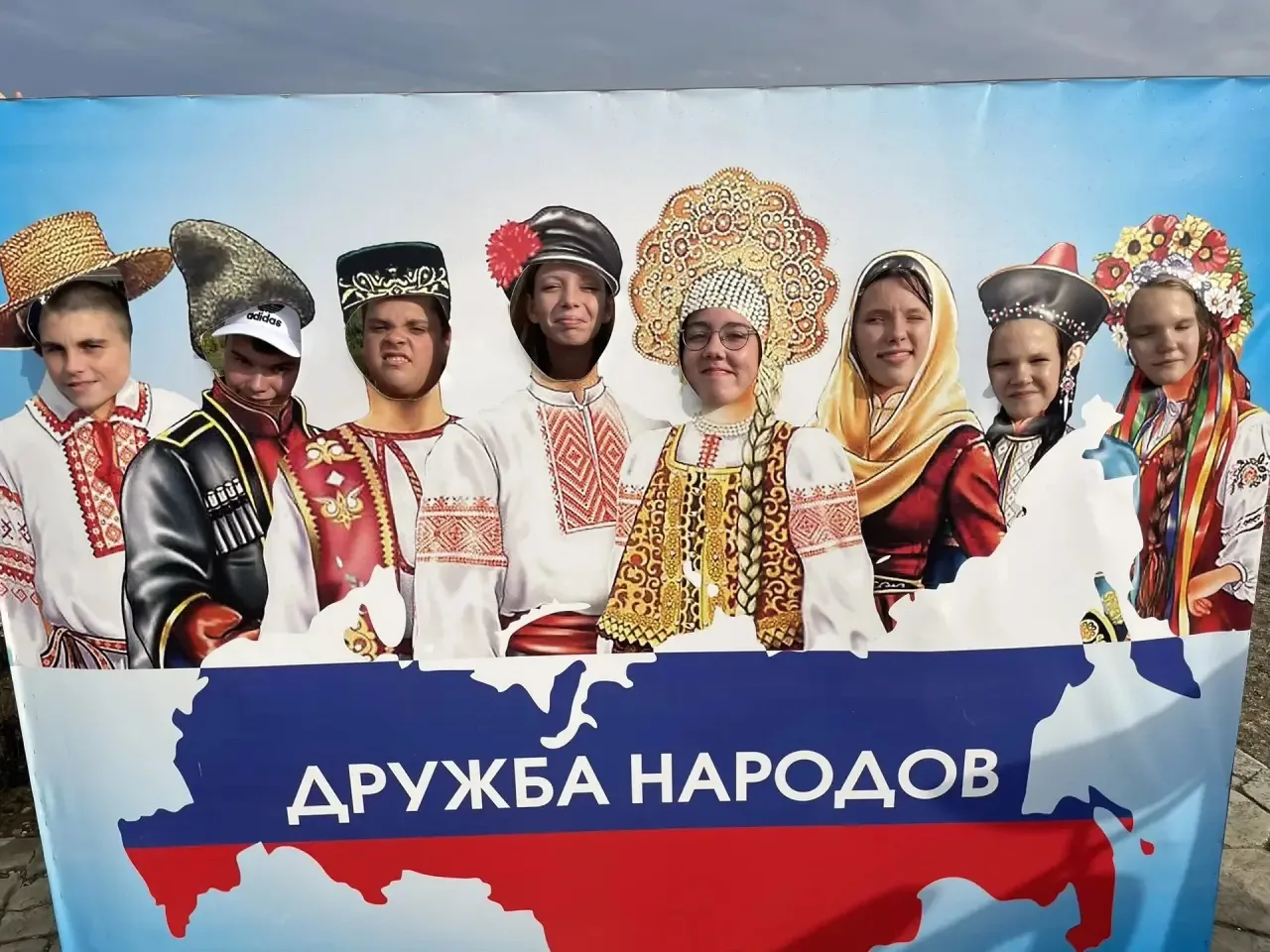 Сегодня наша школа организовала для ребят замечательную поездку в выставочный комплекс ...