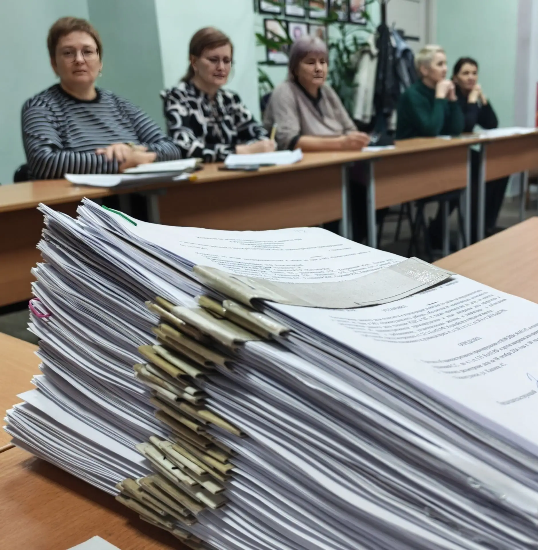 Очередное заседание комиссии по делам несовершеннолетних и защите их прав прошло под пр...
