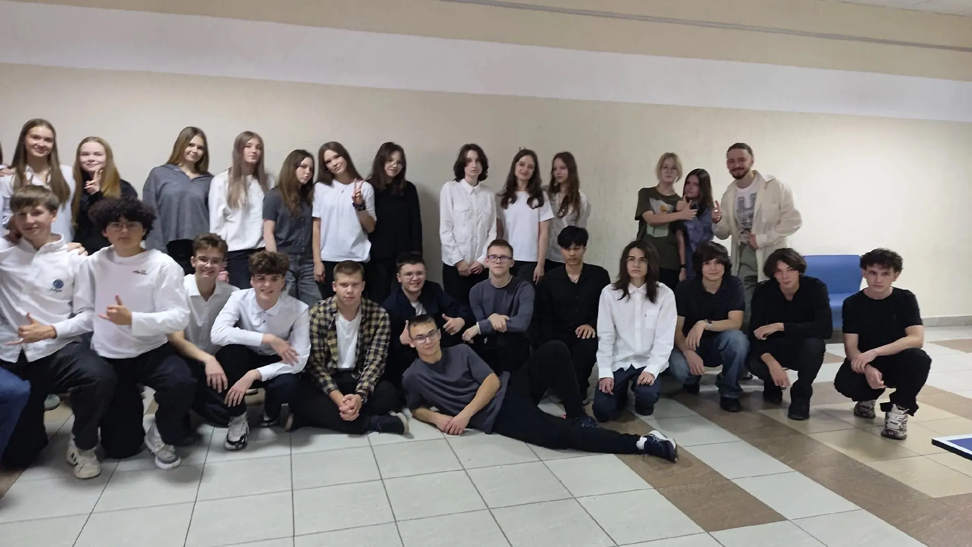 🧑‍🏫10 класс -  это новый коллектив, напряжённая учёба и много стресса. Чтобы снизить ...