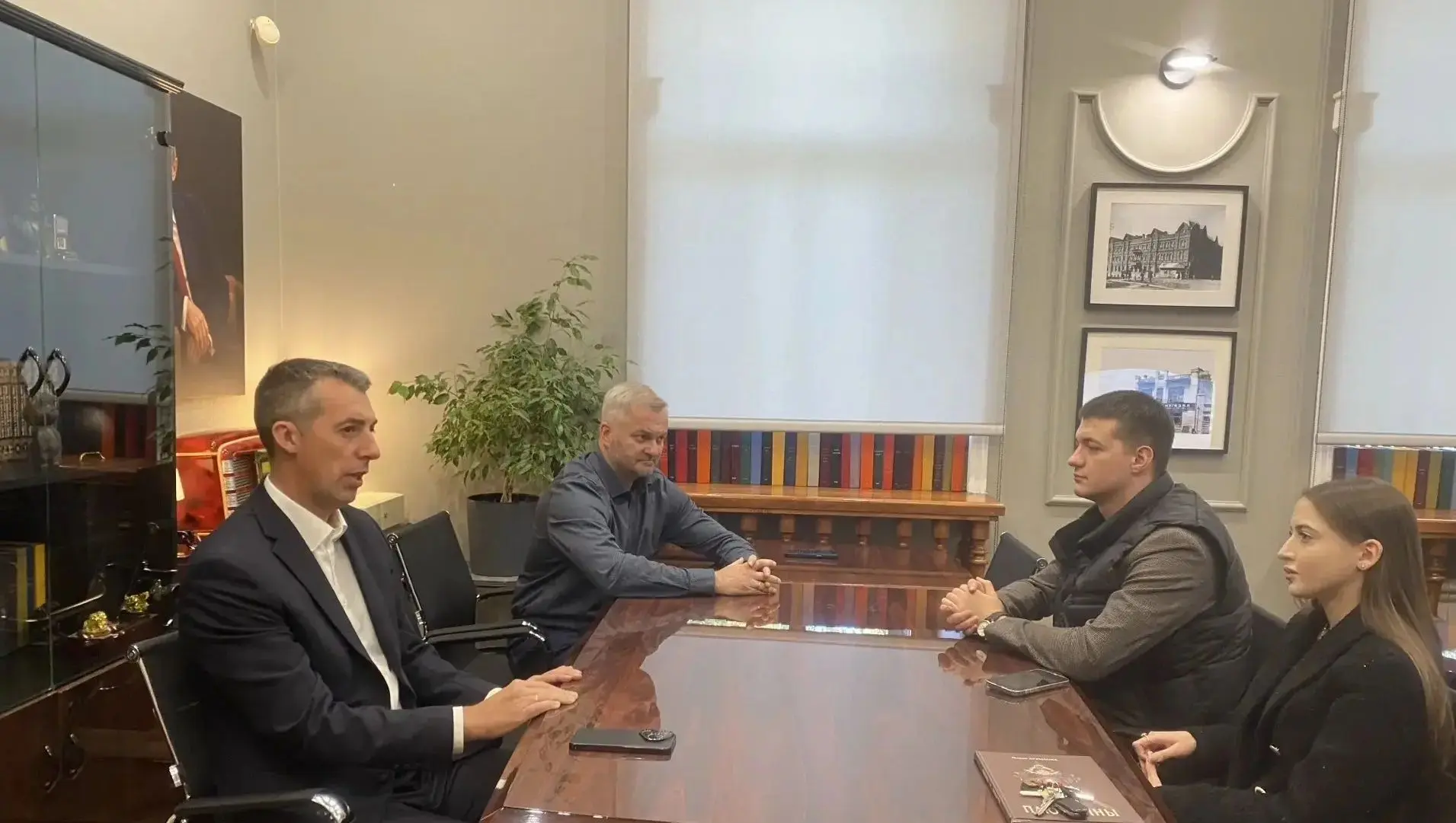 💥Иногда для того, чтобы решить какие-либо задачи, нужно просто встретиться в неформаль...