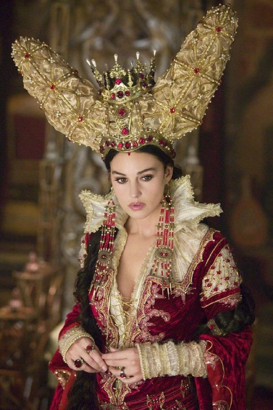 Моника Беллуччи в фильме Терри Гиллиама «Братья Гримм», 2005 год.