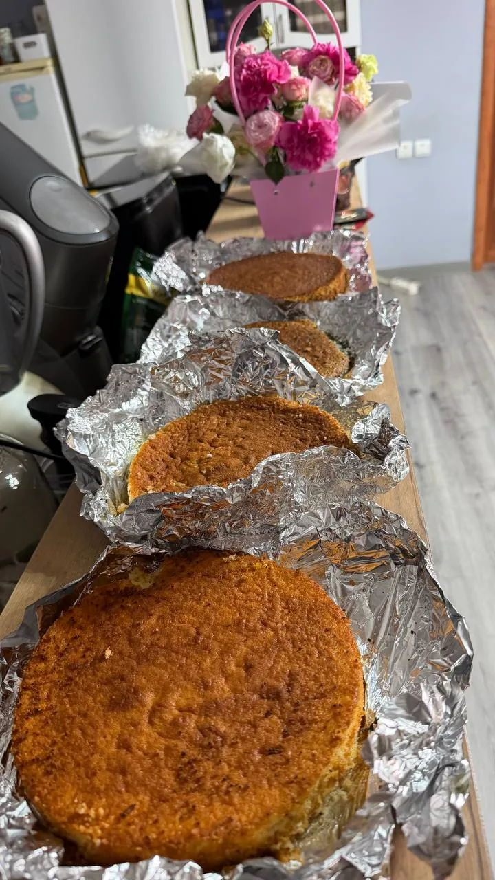 А я опять тортик пеку 🧑‍🍳