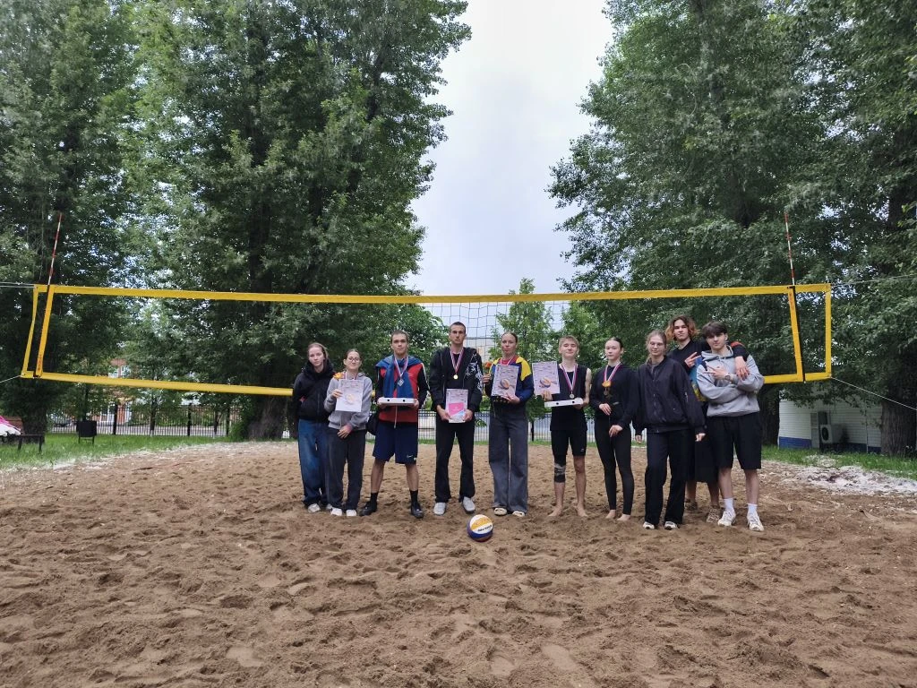 🇷🇺🏐 В честь Дня России сегодня провели на спортивной площадке кампуса турнир по пляж...