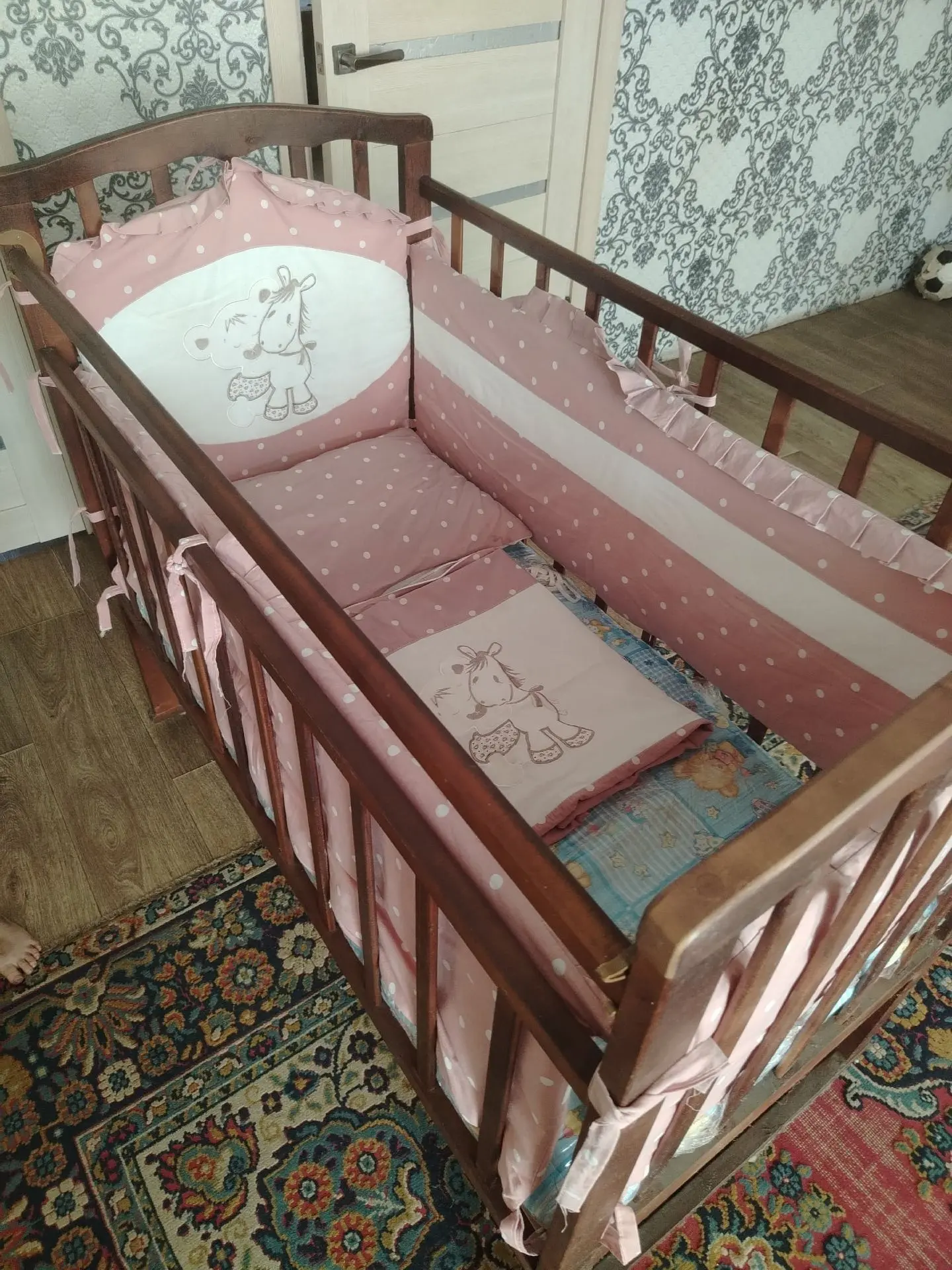 Продам детскую кровать, в комплекте: подушка, наволочка, одеяло, пододеяльник, бортики,...