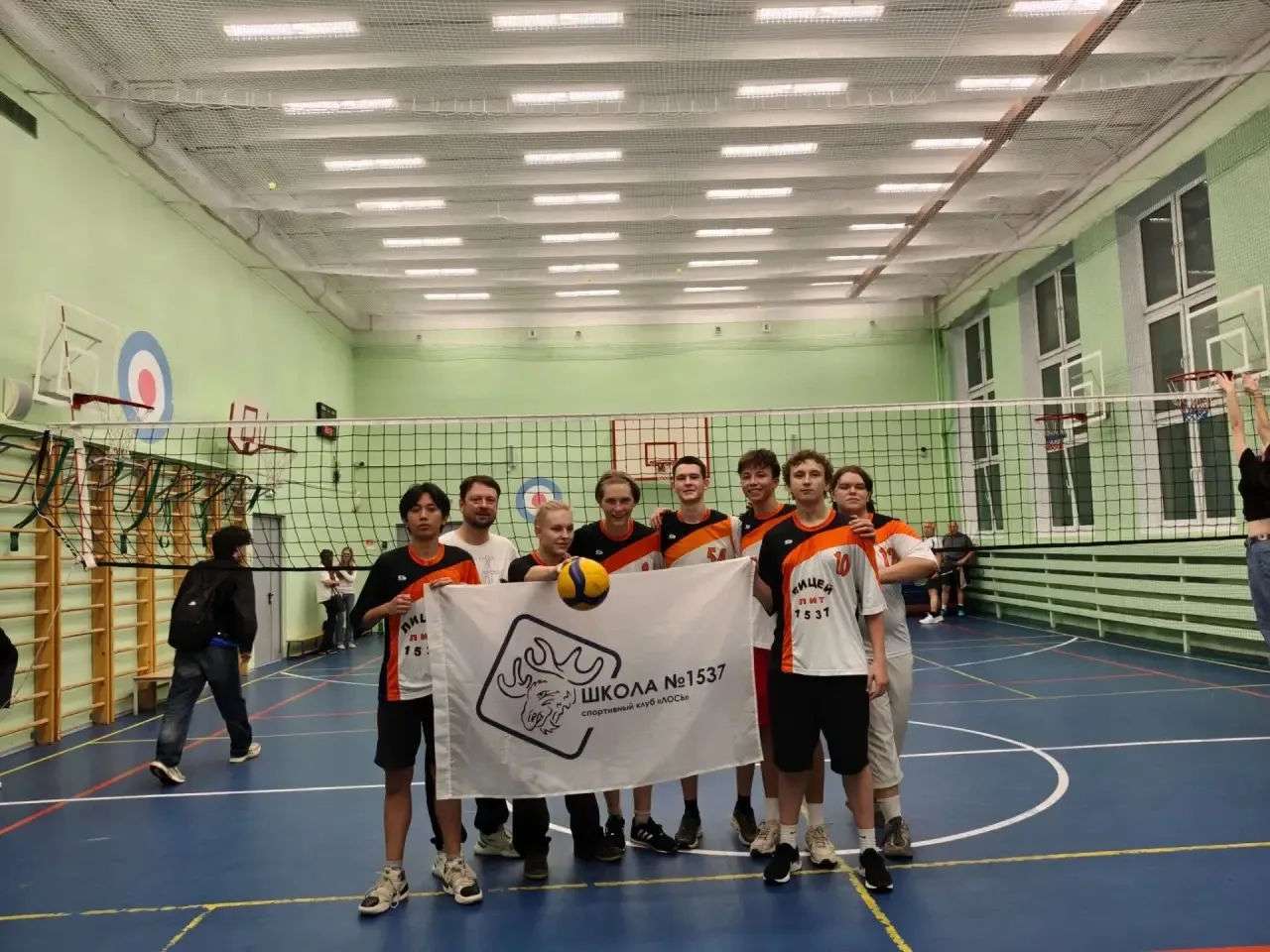 🏐 7 октября команда школьного спортивного клуба «Лось» 1537 приняла участие в турнире ...