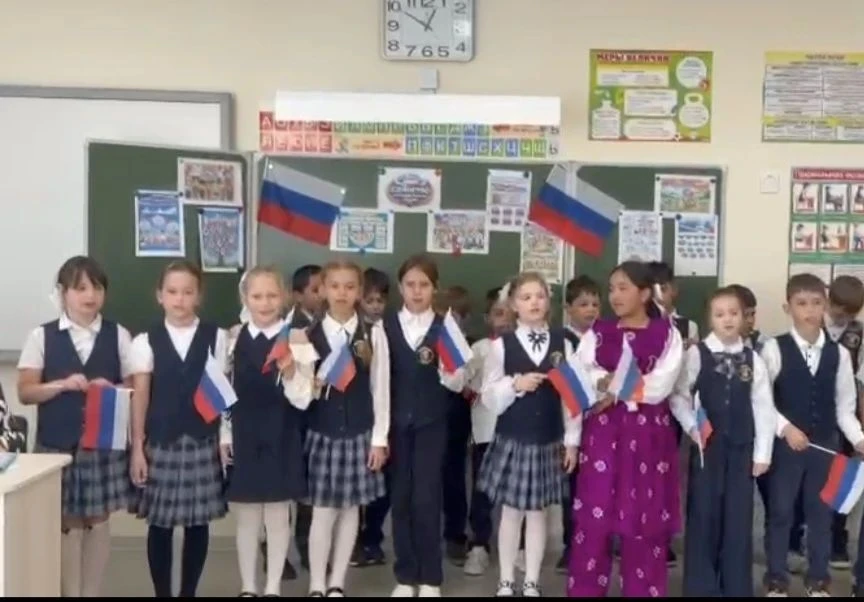 🇷🇺 Классный час: «Россия берёт начало с тебя»