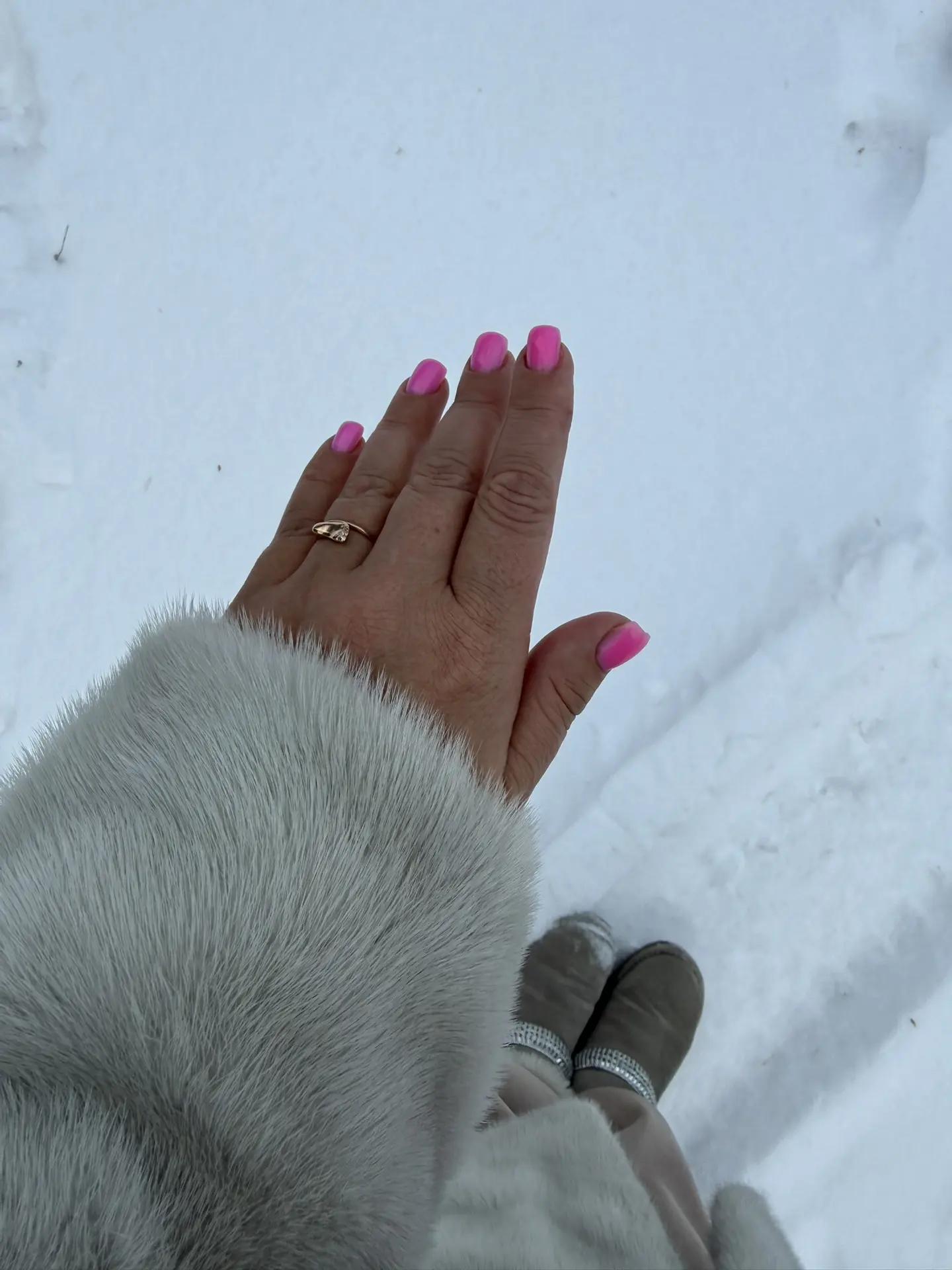 Бонусом сделала себе новенький маникюр 💅 Захотелось яркого девичьего розового цвета 💖