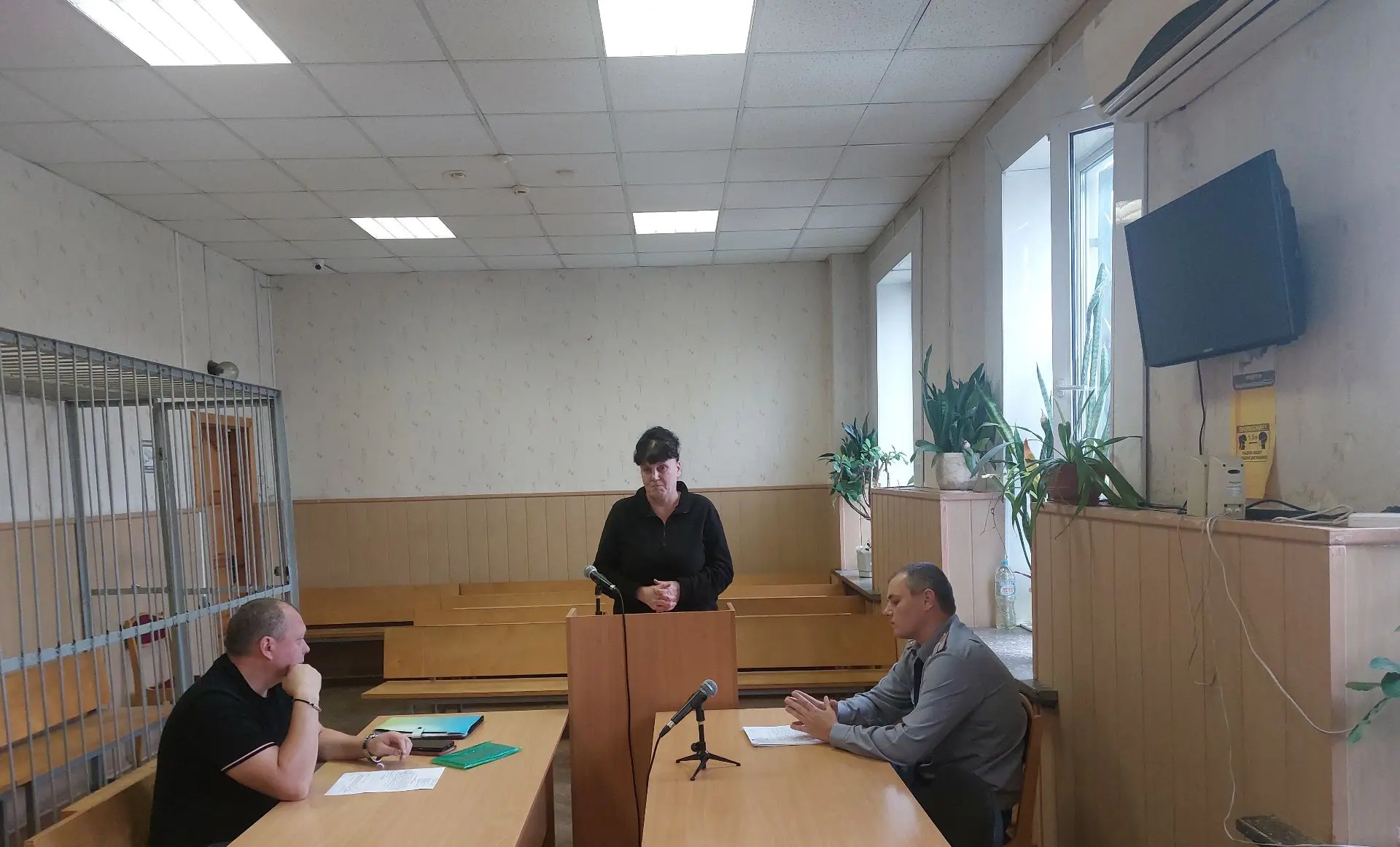 Суд заключил под стражу осужденную, не выехавшую самостоятельно в колонию-поселение