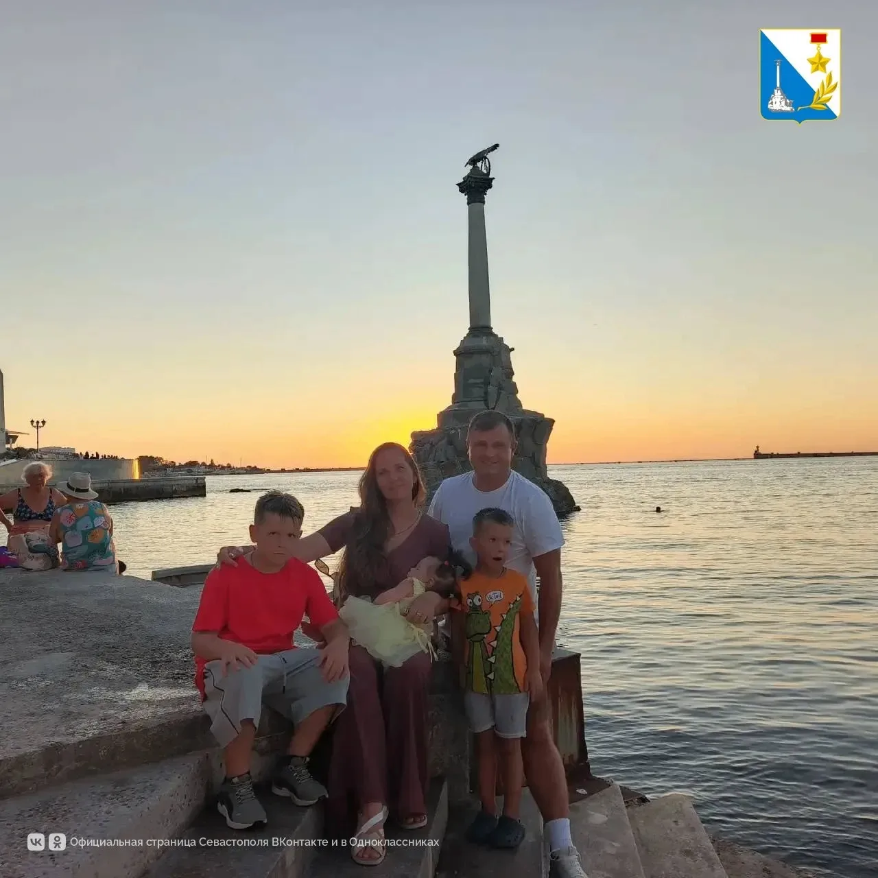 👶 Семьи Севастополя получили около трёх тысяч детских вещей через пункты проката предм...