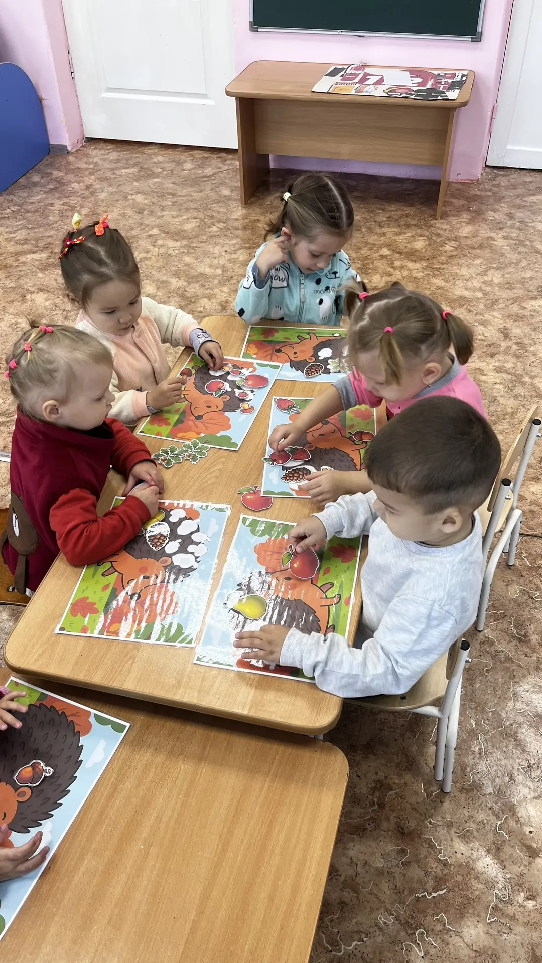 🦔🍂 Помогаем ёжику собрать запасы на зиму!