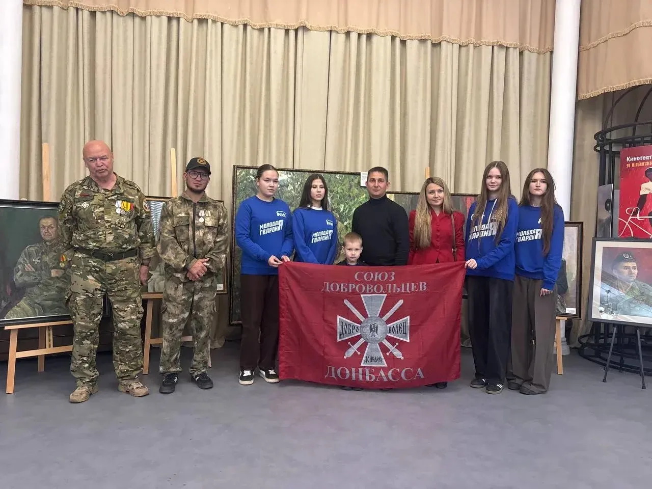 🇷🇺Ребята из школ Канашского округа побывали на выставке «Портрет добровольца» в Канаш...
