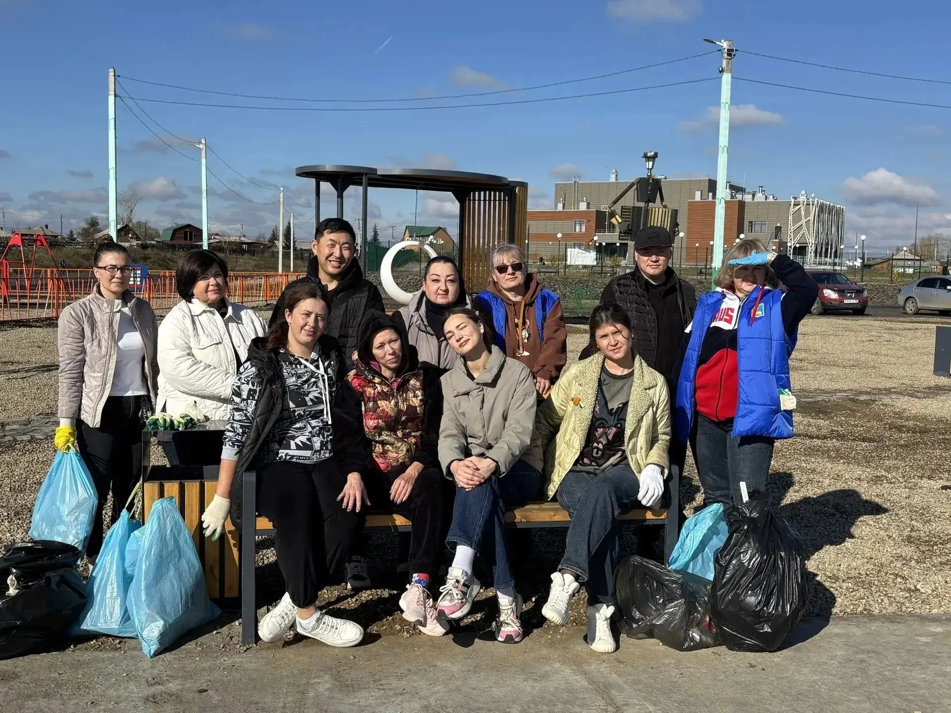 🏡Субботники в рамках месячника по санитарной очистке проходят  в Иркутском округе.  Он...
