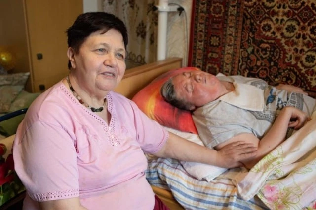 Уже 18 лет Ольга Макаренко заперта внутри своего тела. Она не может двигаться и говорит...