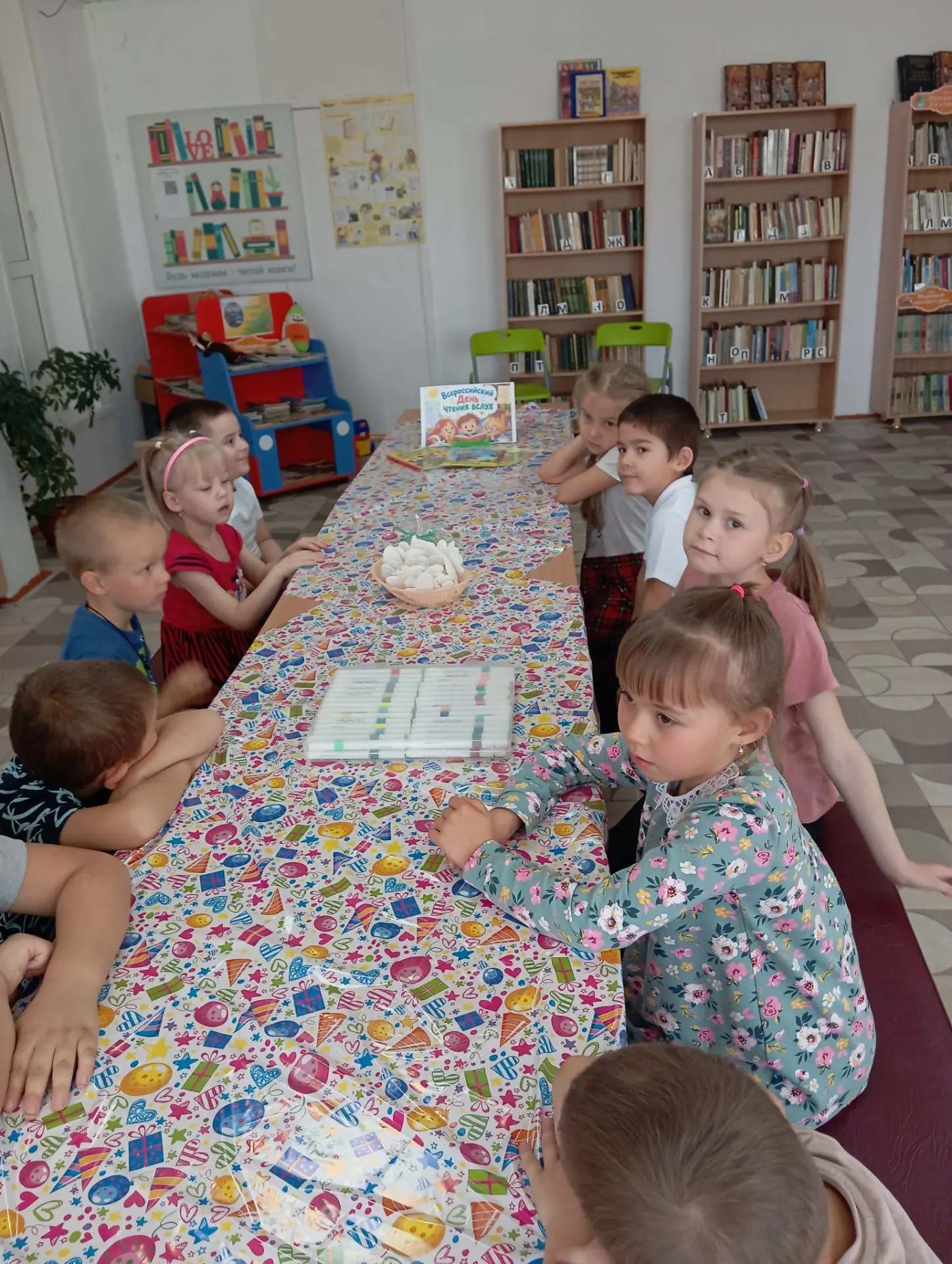 Сегодня наши ребята, в очередной раз, посетили Бирюльскую сельскую библиотеку.