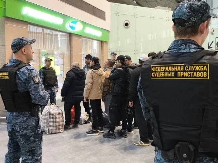 ❗️ Почти 6500 мигрантов выдворили из Петербурга за год