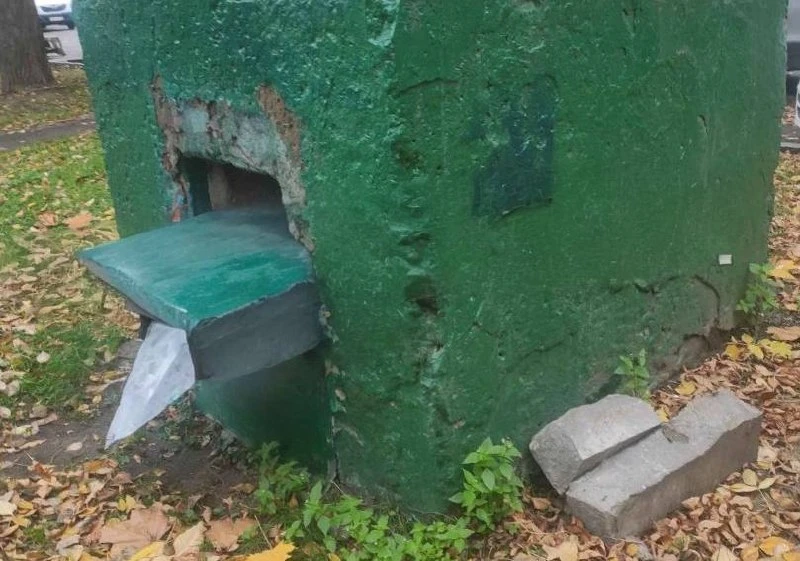 ⚠️ В Текстильщиках жители жалуются на опасные элементы во дворе