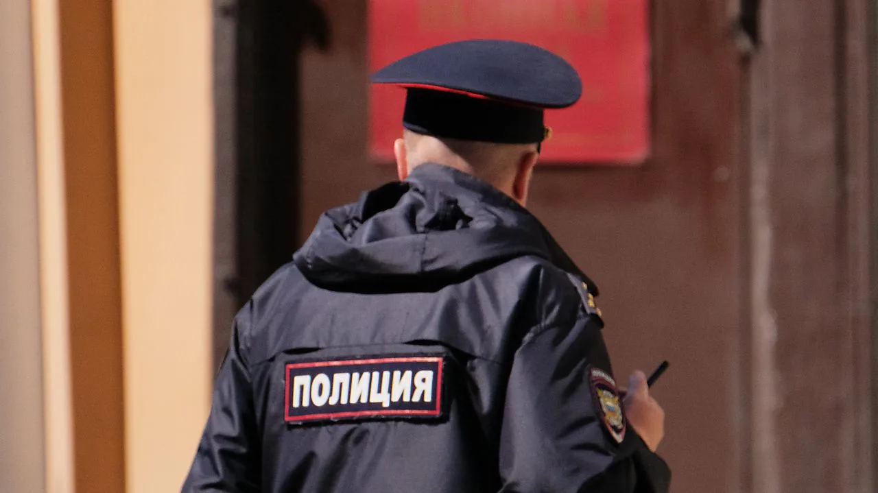 Мошенники выманили у 85-летнего москвича более 27 млн рублей