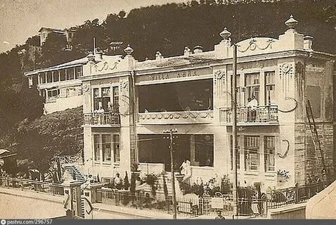 🕍В Алуште есть места, которые не требуют громких слов — они говорят шёпотом: шорохом л...