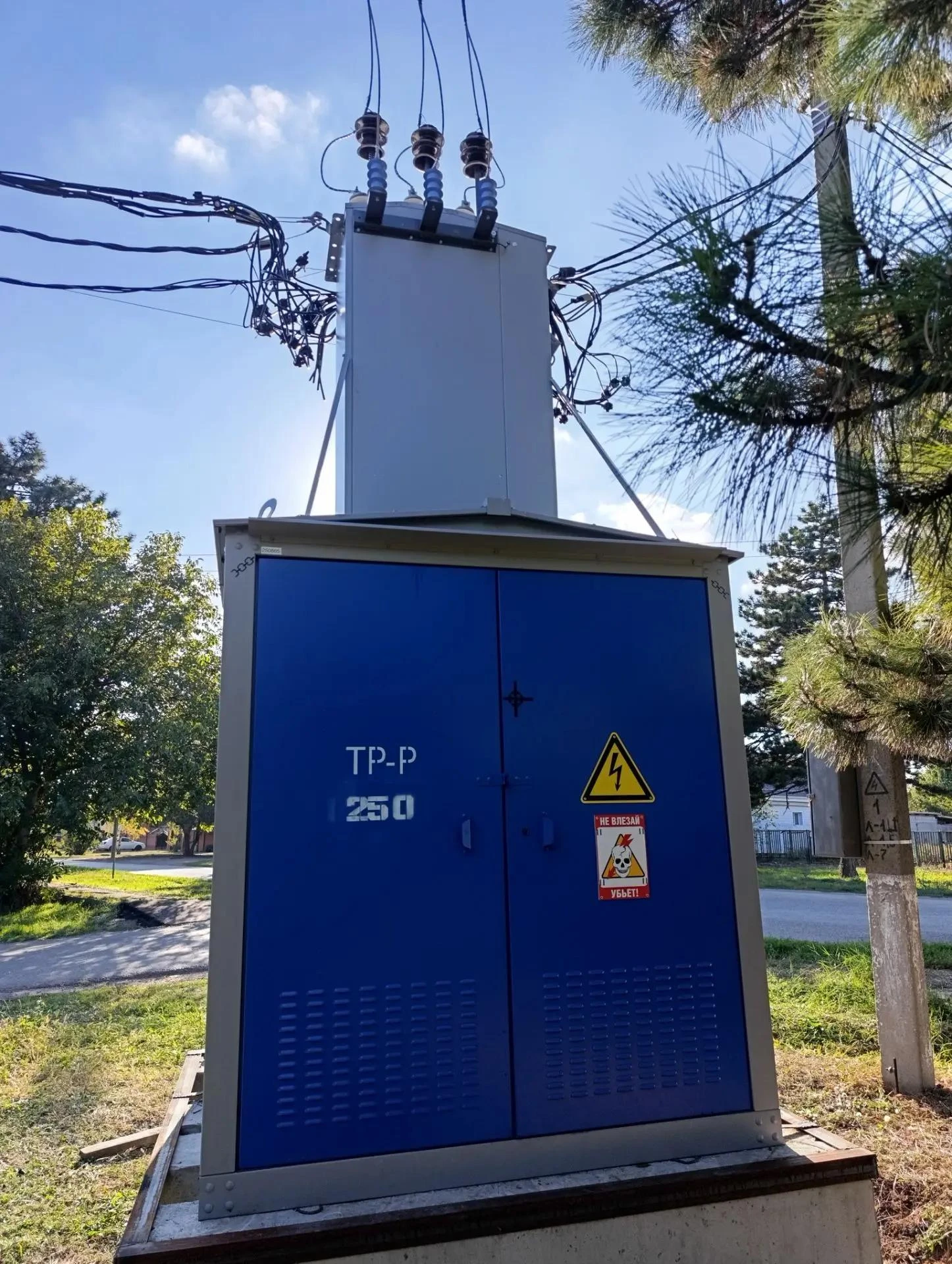 В течение недели Каневской РЭС выполнил капремонт трёх трансформаторных подстанций с за...
