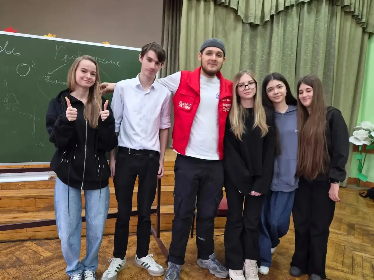 Ученики Школы № 141 имени Героя Советского Союза Рихарда Зорге