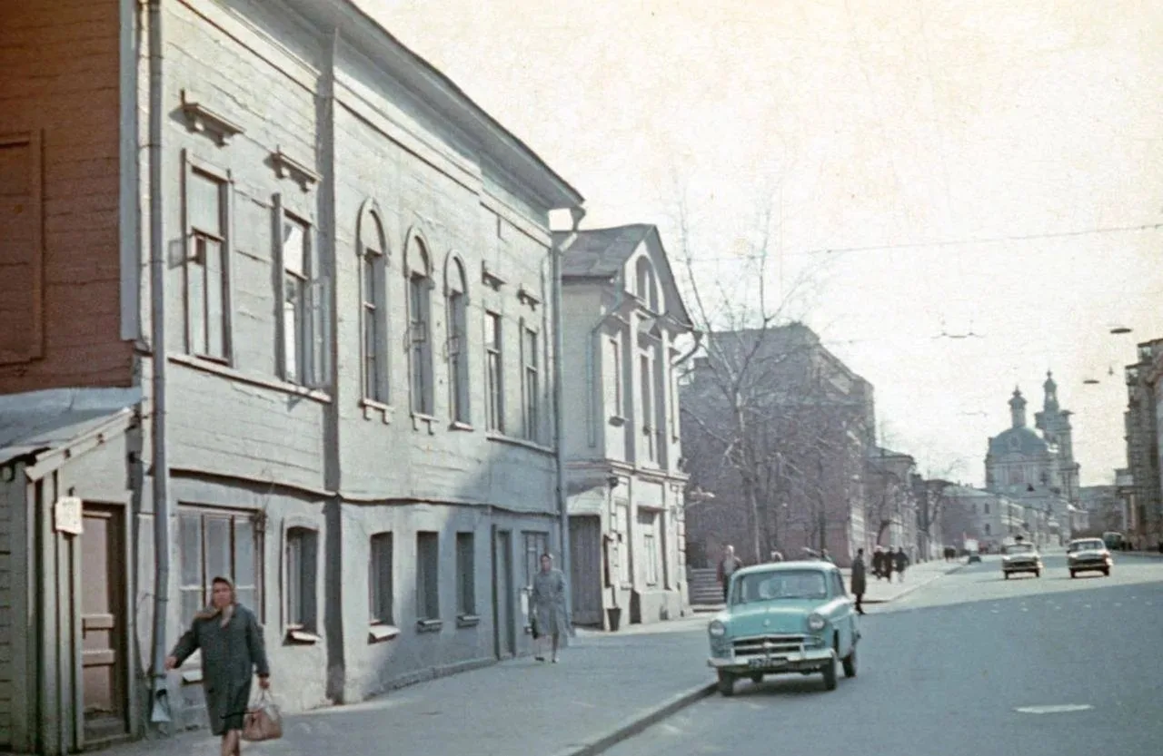 На улице Карла Маркса (ныне Старая Басманная).