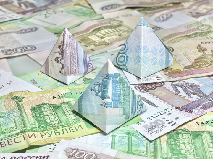 В аэропорту Казани пресекли попытку незаконного вывоза 4,5 миллиона рублей