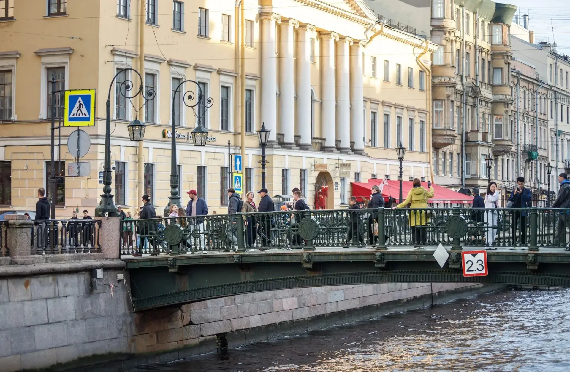 Сегодня Итальянскому мосту исполняется 130 лет. Это одна из самых узнаваемых городских ...