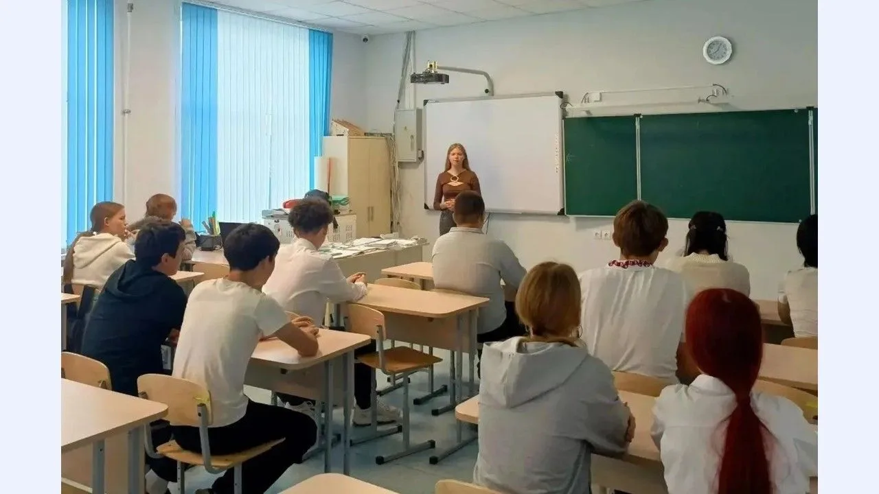 В рамках Единого дня открытых дверей в МОУ «СОШ № 10» для учащихся 9‑х классов прошёл В...