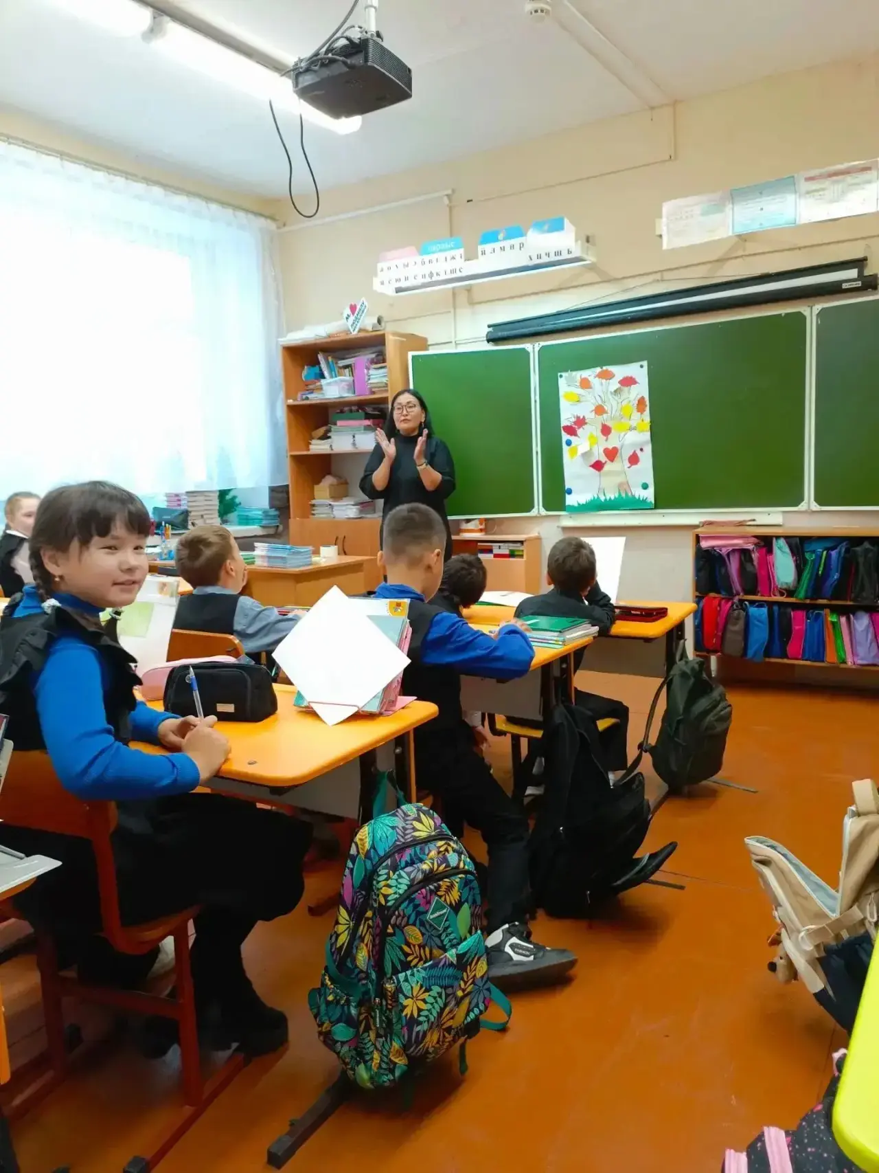 В честь Дня учителя в Хандыгской школе прошел замечательный день - День детско - родите...