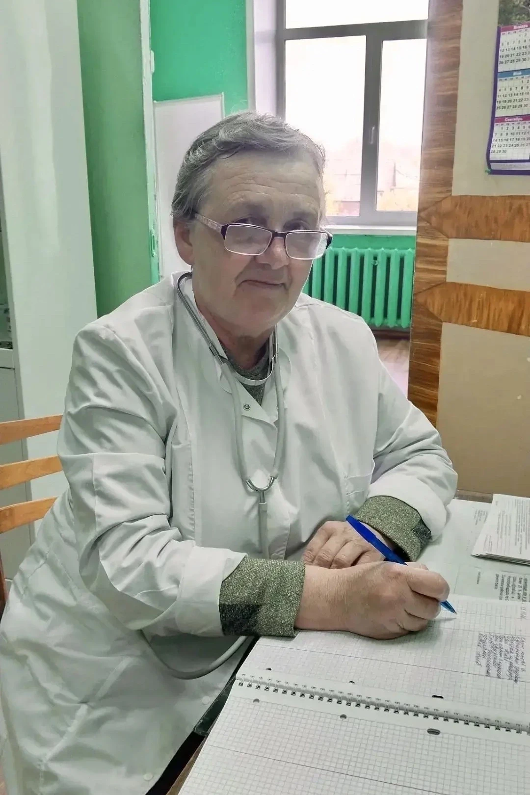 В Сычевке поздравили с днём рождения Крючкову Анну Валерьевну — ей исполнилось 63 года! 🎉