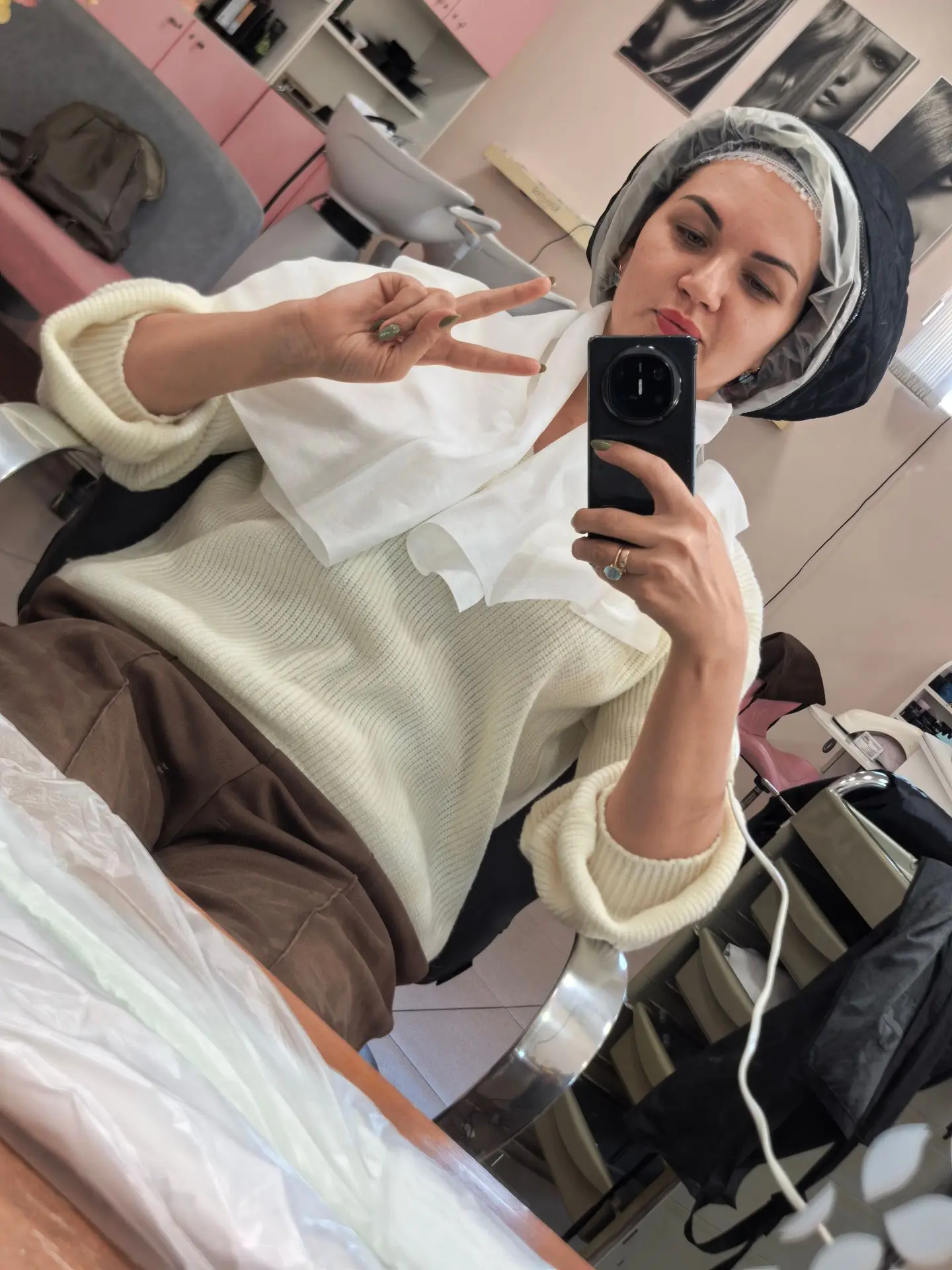 Поболтала с вами и пошла к своей Дашульке красоту наводить 💇‍♀️