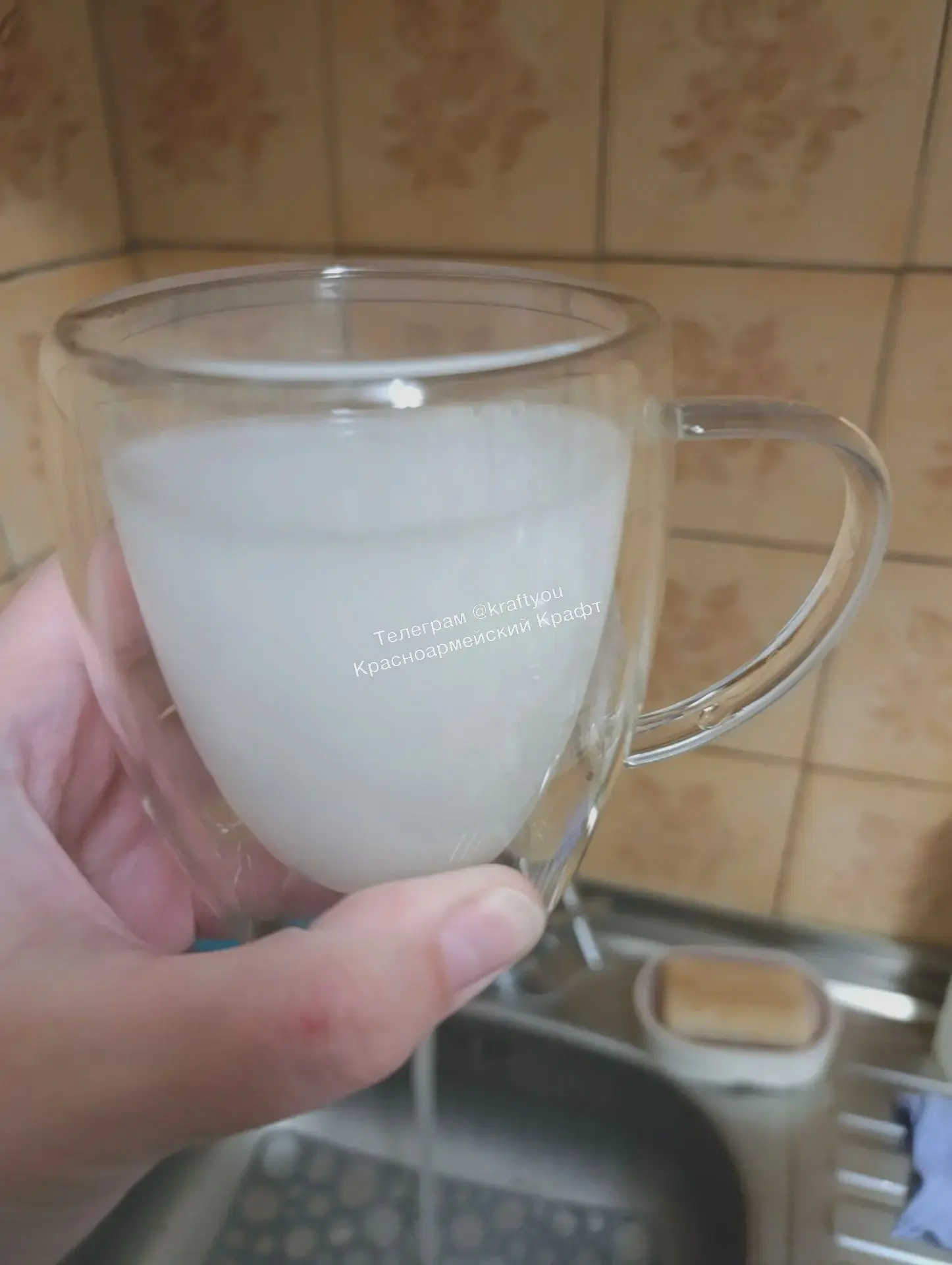 🥛 Из крана на Чкалова, 27 течет белая вода, которая оседает хлопьями