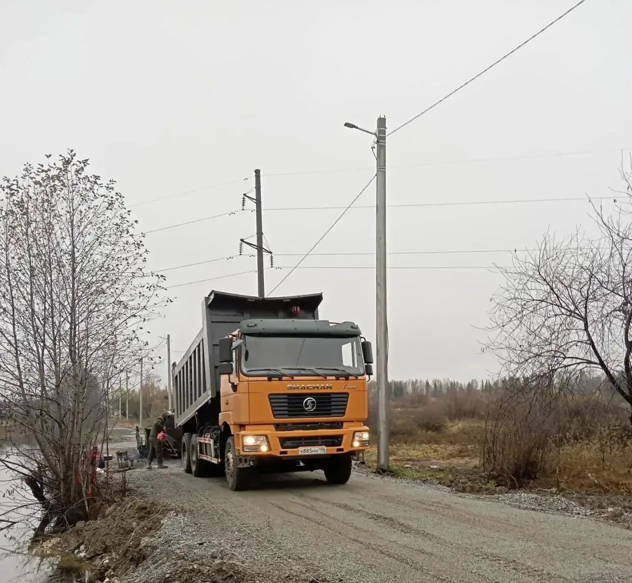 В поселке Забельный завершаются работы по ремонту моста на ул. Забельская.
