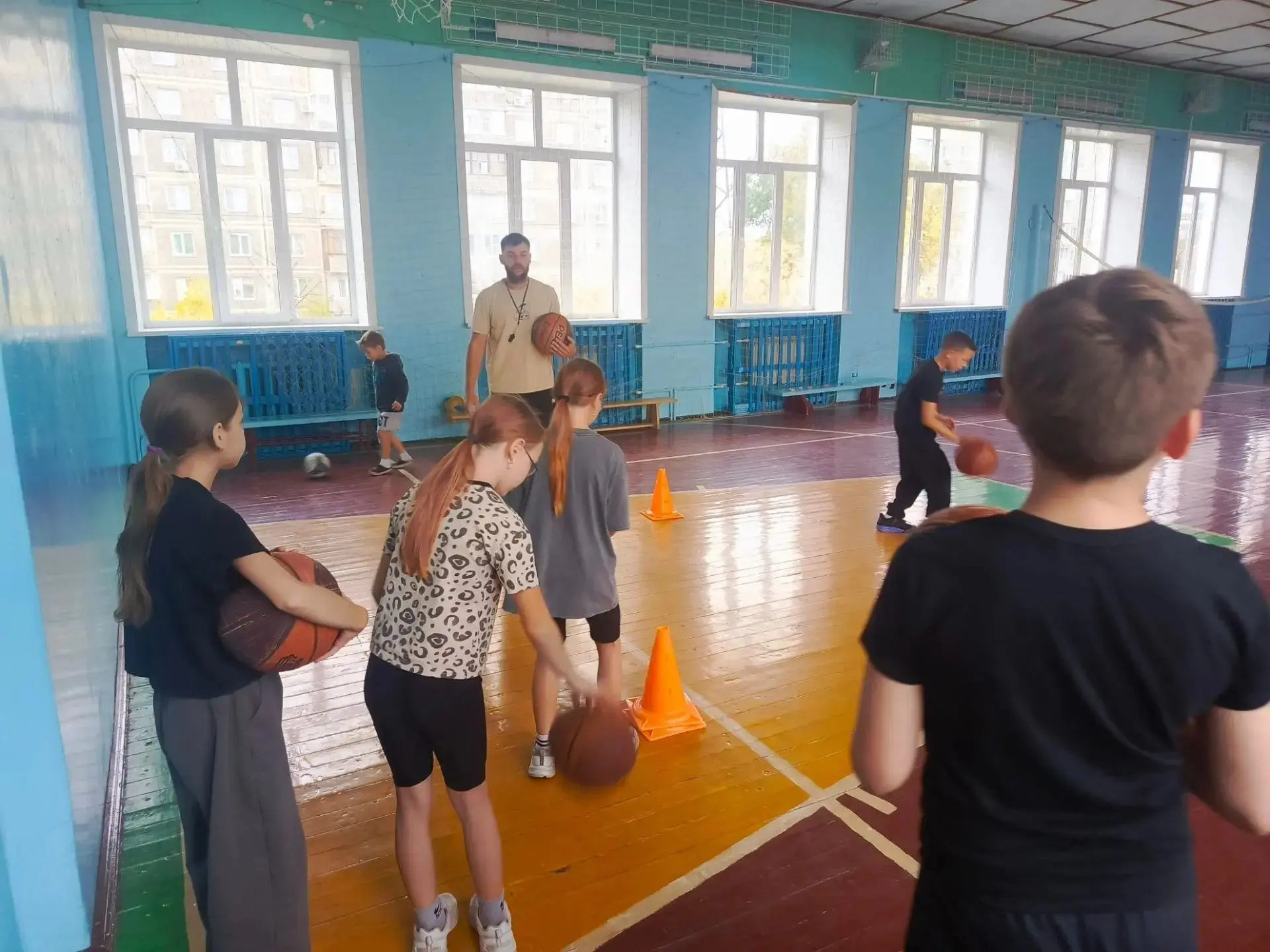 ⚽🏀 Первая тренировка по внеурочной деятельности: футбол и баскетбол!